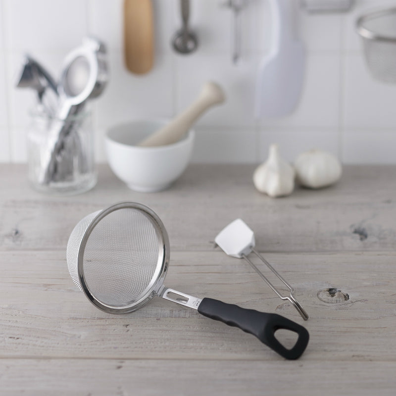 KAI SELECT100 Miso Strainer with Silicone Spatula, SELECT100 Miso Strainer with Silicone Spatula 245 x 115 x 120 mm, 132 g, Made in China, 24.5 x 11.5 x 12 cm and 132 g, Standard