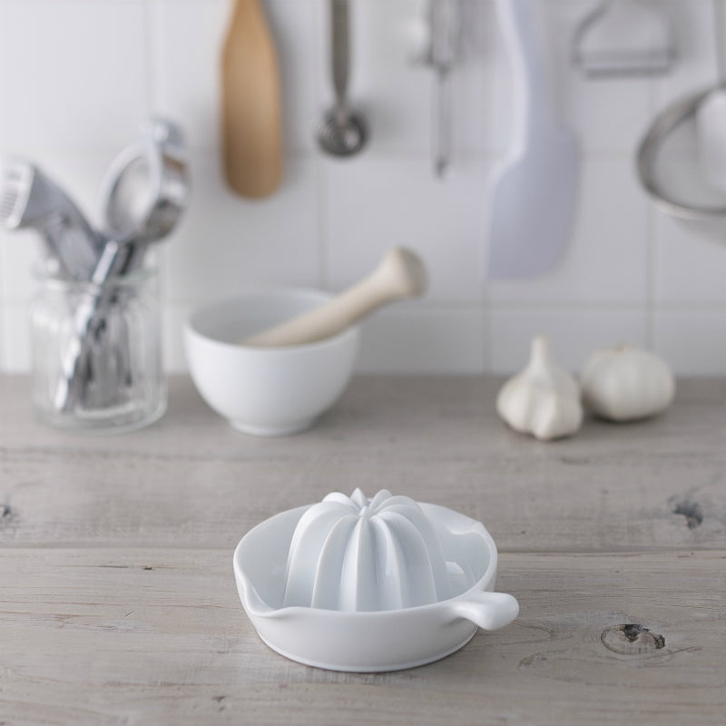 KAI SELECT100 Grapefruit Squeezer, SELECT100 Grapefruit Squeezer 170 x 155 x 68 mm, 410 g, Made in Japan, 17 x 15.5 x 6.8 cm and 410 g, Standard