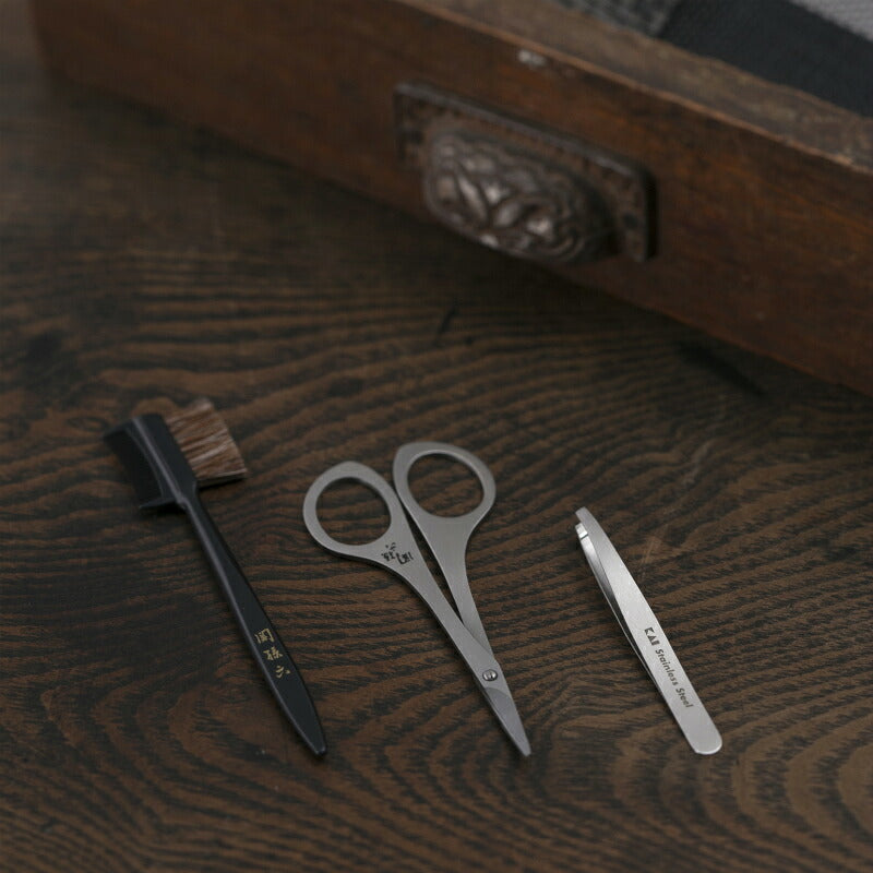 KAI Sekimagoroku Eyebrow Set, Comb Eyebrow Brush, Stylish Stainless Scissors and Eyebrow Tweezers in One Pack