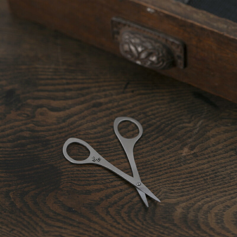 KAI Sekimagoroku Eyebrow Set, Comb Eyebrow Brush, Stylish Stainless Scissors and Eyebrow Tweezers in One Pack
