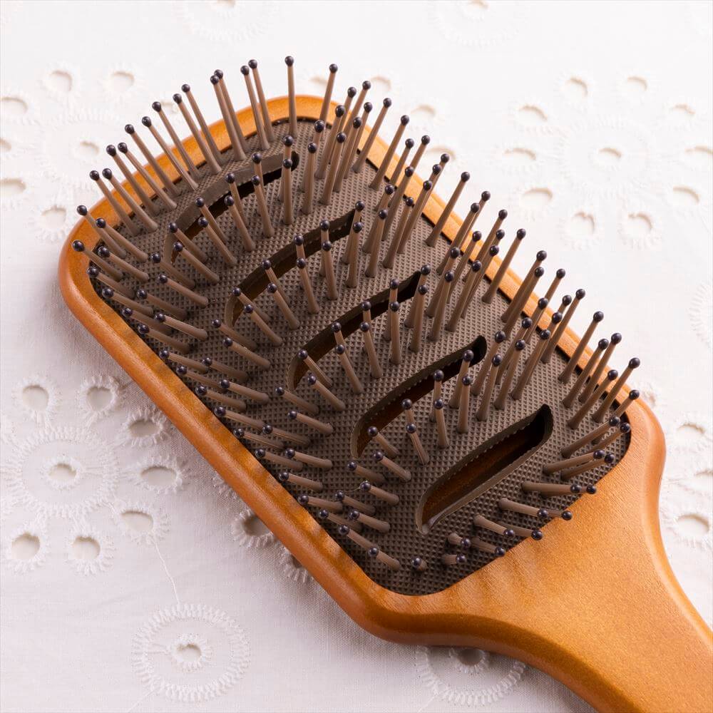KAI Ventilated Paddle Hairbrush with Slotted Cushion Pad, Nylon Pins and Natural Wood Handle, 245 mm, 88 g