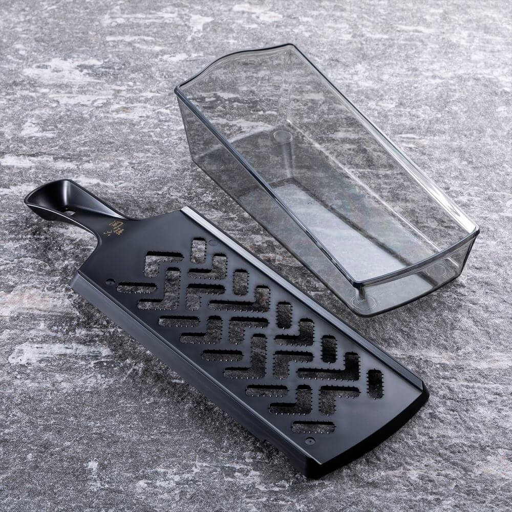 KAI Seki Magoroku Compact Grater with Tray, Seki Magoroku Compact Grater with Tray 275 x 90 x 60 mm, 129 g, Made in Japan, 27.5 x 9 x 6 cm and 129 g, Standard