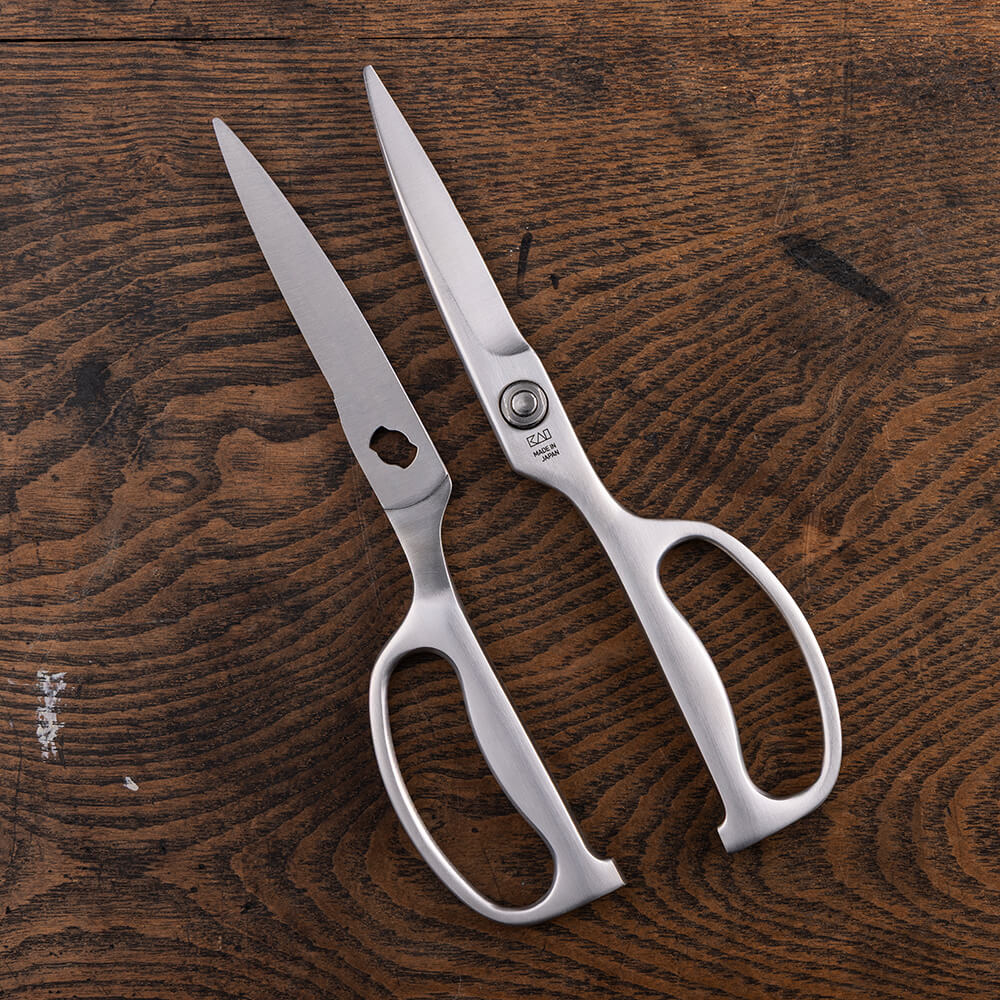 KAI Forged All-Stainless Kitchen Scissors, Forged All-Stainless Kitchen Scissors 185 x 73 x 12 mm, 157 g, Made in Japan, 18.5 x 7.3 x 1.2 cm and 157 g, Standard