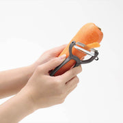 KAI Simple Peeler, Simple Peeler 120 x 75 x 15 mm, 18 g, Made in Japan, 12 x 7.5 x 1.5 cm and 18 g, Standard