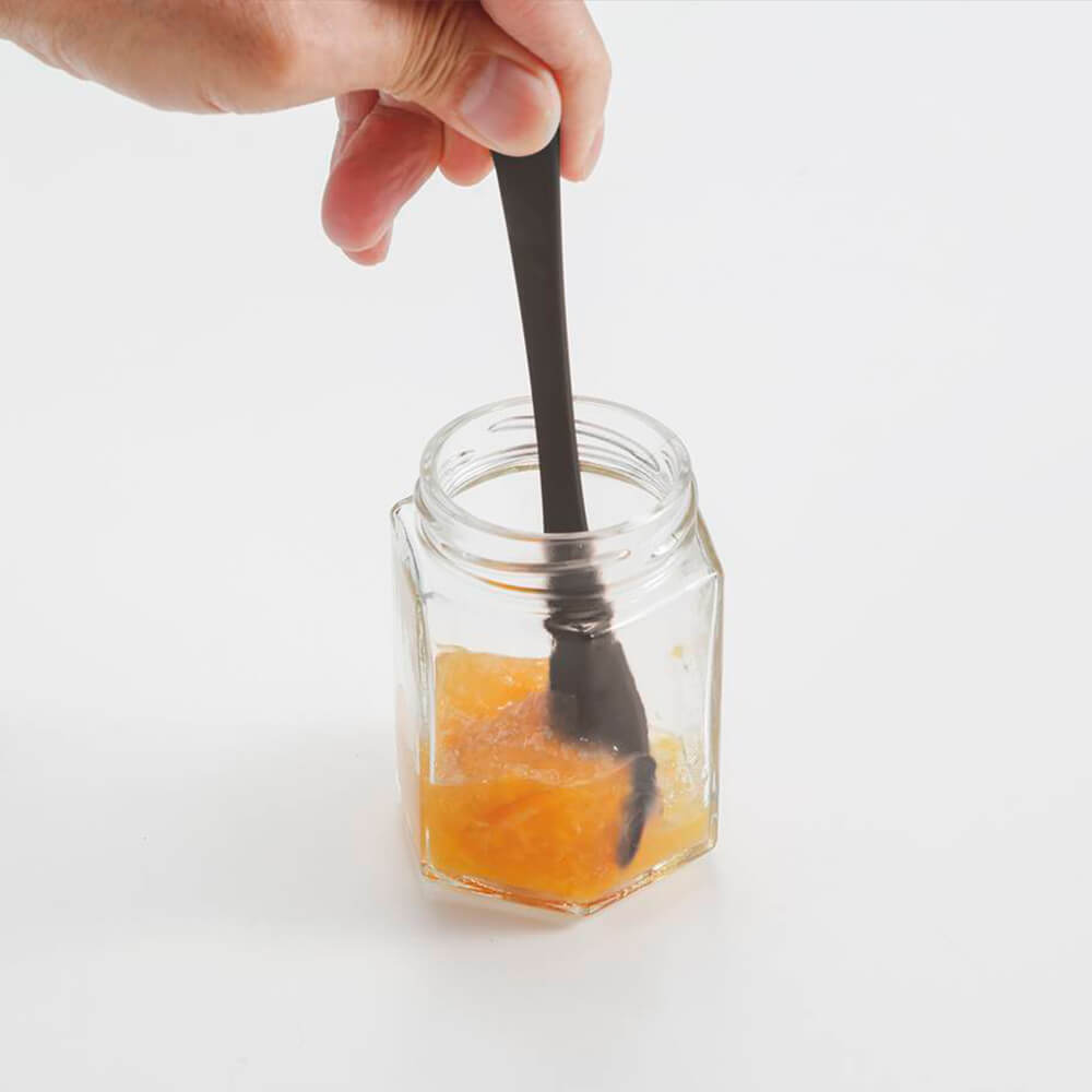 KAI Silicone Spoon That Scoops to the Corners, Silicone Spoon That Scoops to the Corners 160 x 28 x 4 mm, 20 g, Made in China, 16 x 2.8 x 0.4 cm and 20 g, Standard