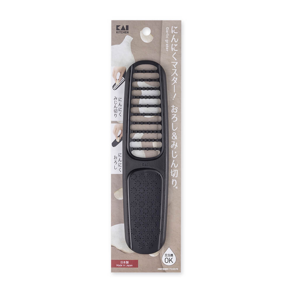 KAI Garlic Master (Grate and Mince), Garlic Master (Grate and Mince) 192 x 46 x 9 mm, 40 g, Made in Japan, 19.2 x 4.6 x 0.9 cm and 40 g, Standard