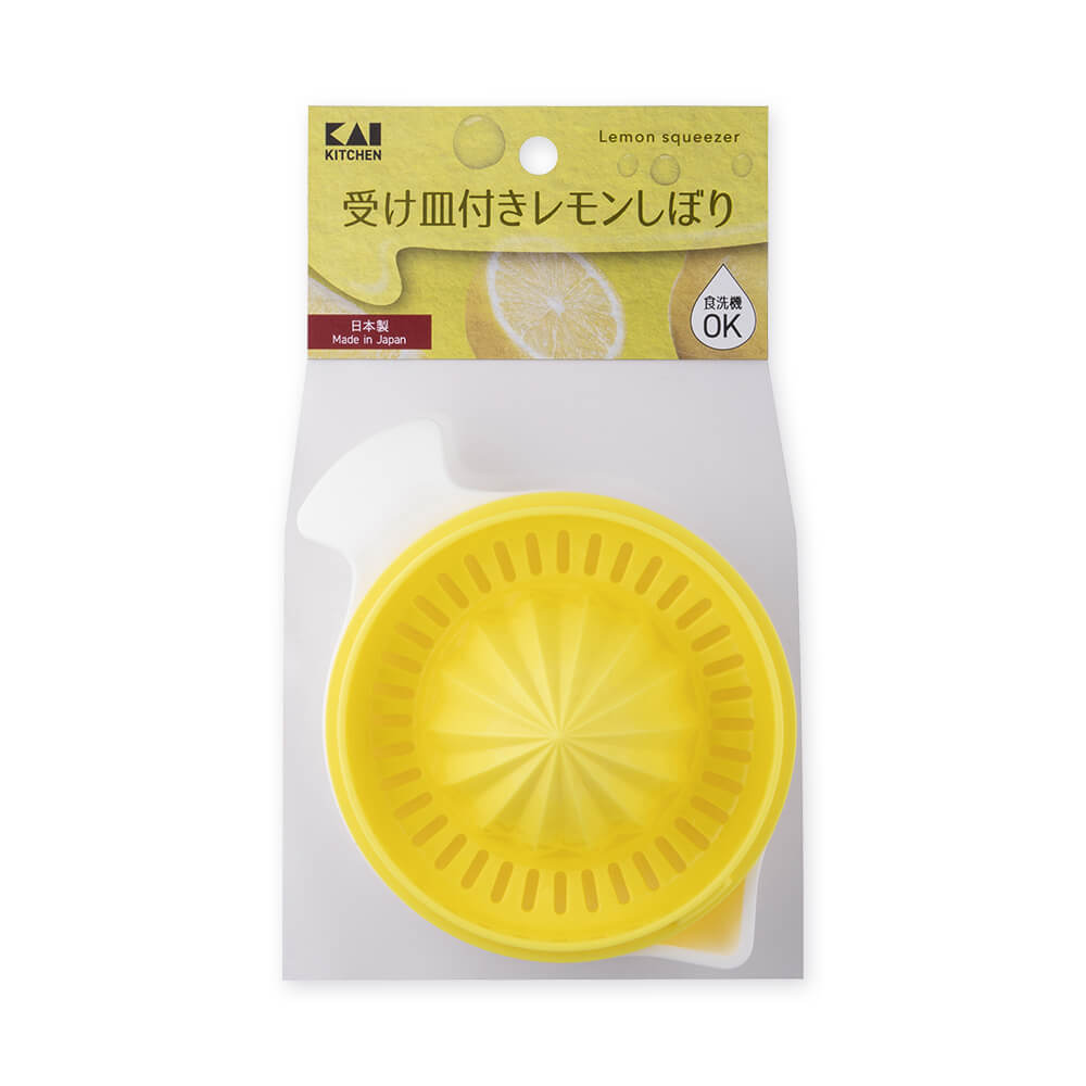 KAI Plastic Lemon Squeezer with Tray, Plastic Lemon Squeezer with Tray 135 x 100 x 70 mm, 80 g, Made in Japan, 13.5 x 10 x 7 cm and 80 g, Standard