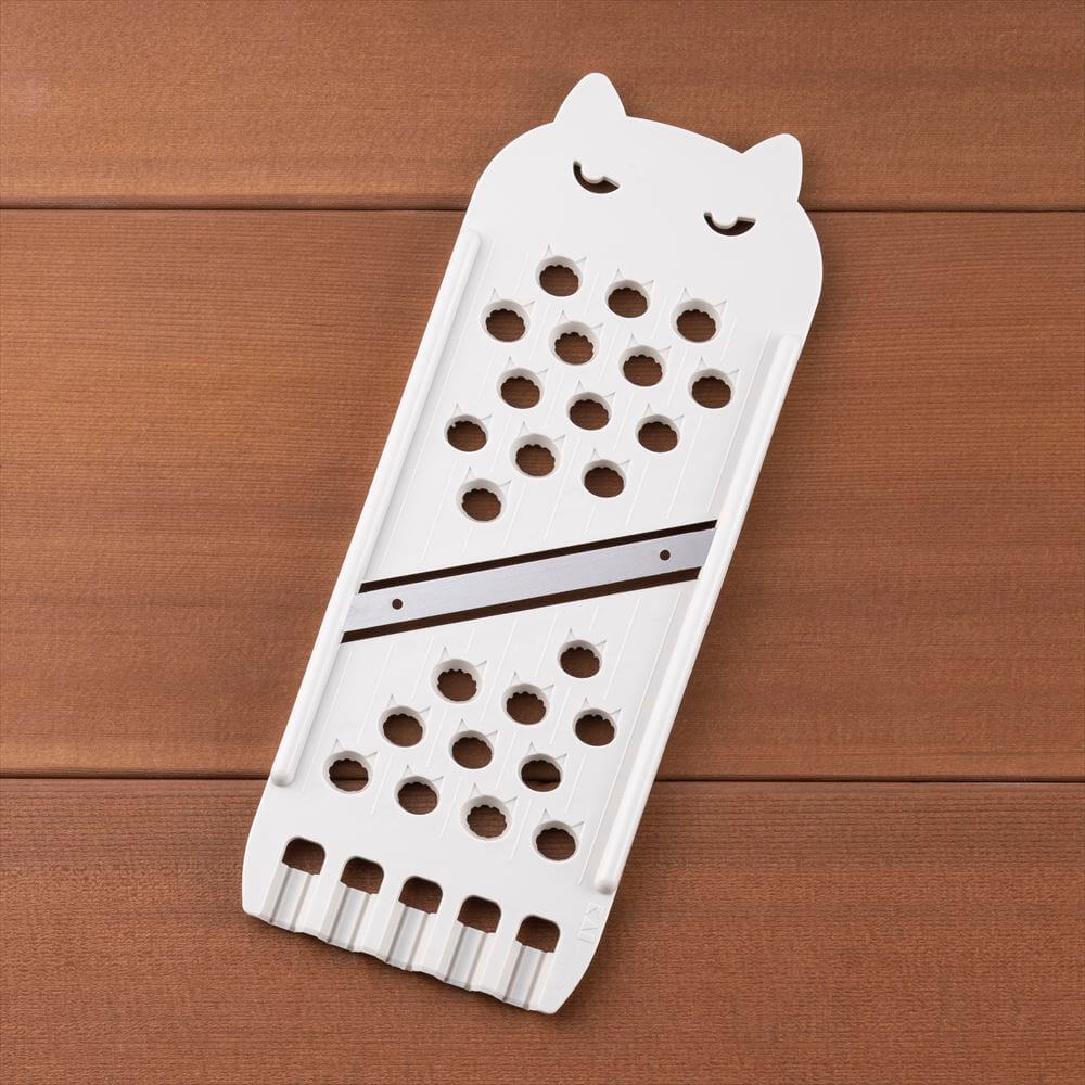 KAI Nyammy Cat Slicer, Warm Gray, Nyammy Cat Slicer, Warm Gray 230 x 90 x 11 mm, 75 g, Made in Japan, 23 x 9 x 1.1 cm and 75 g, Warm Gray