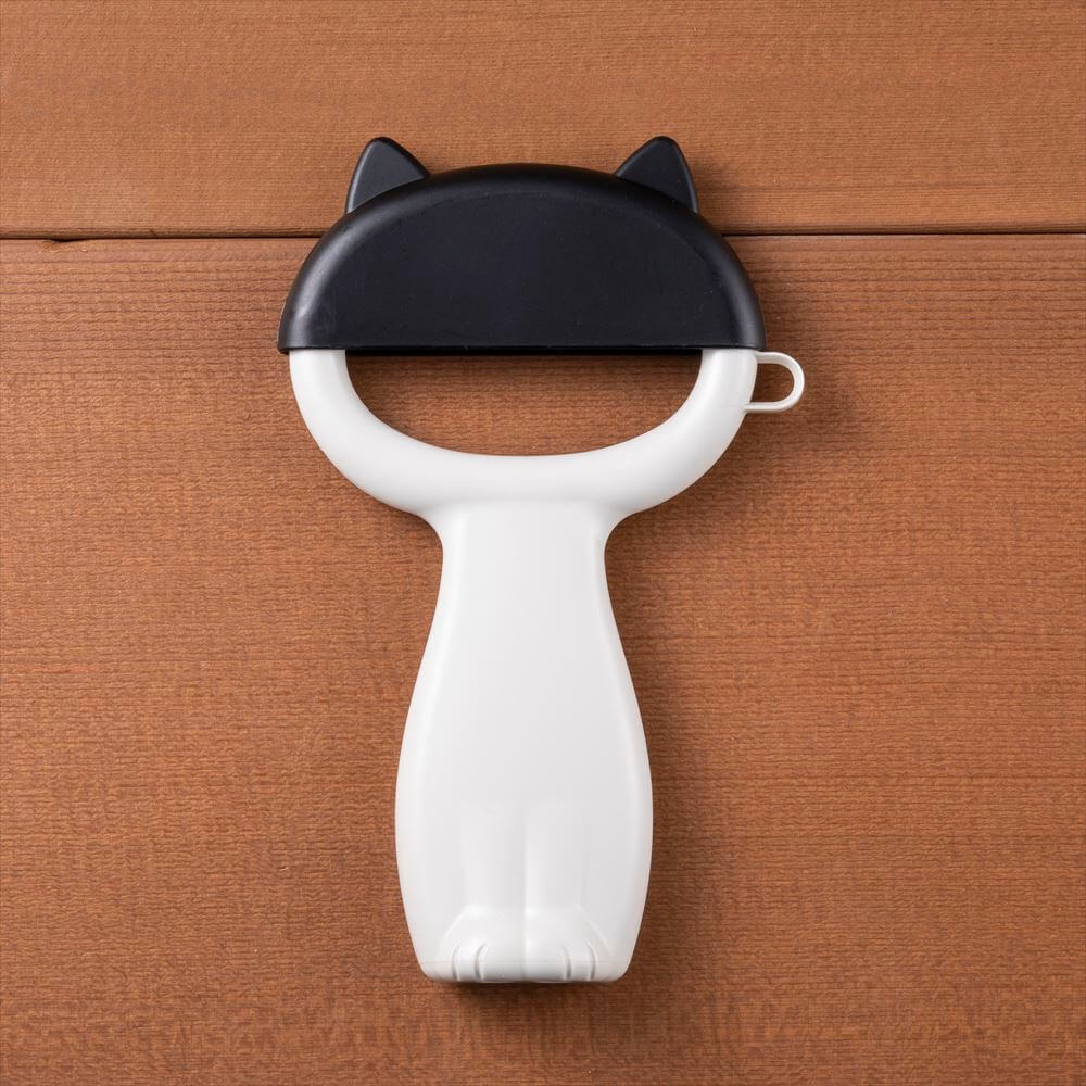 KAI Nyammy Cat Peeler with Hat-Shaped Cover, Warm Gray, Nyammy Cat Peeler with Hat-Shaped Cover, Warm Gray 130 x 82 x 11 mm, 28 g, Made in Japan, 13 x 8.2 x 1.1 cm and 28 g, Warm Gray