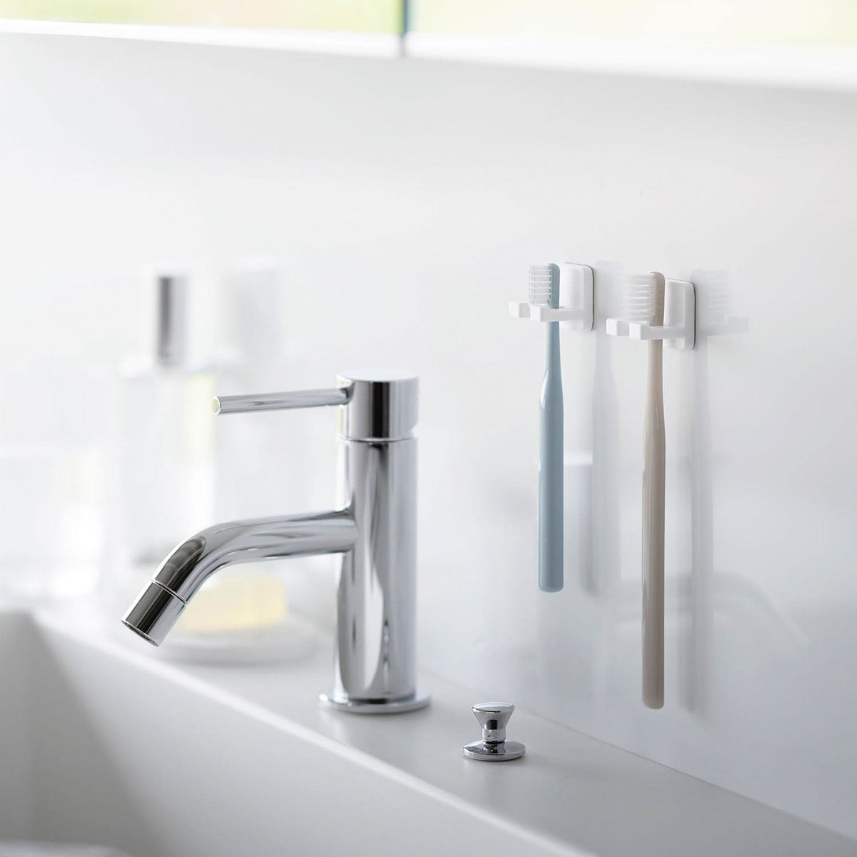 Yamazaki Tower Film-Hook Toothbrush Holder Set of 2, Set of Two Small Film-Hook Holders that Float Toothbrushes off the Basin, Sticks to Tile and Glossy Walls, Heat Resistant to 60 C, 2.6 x 2.4 x 2.6 cm each and 5 g, White or Black
