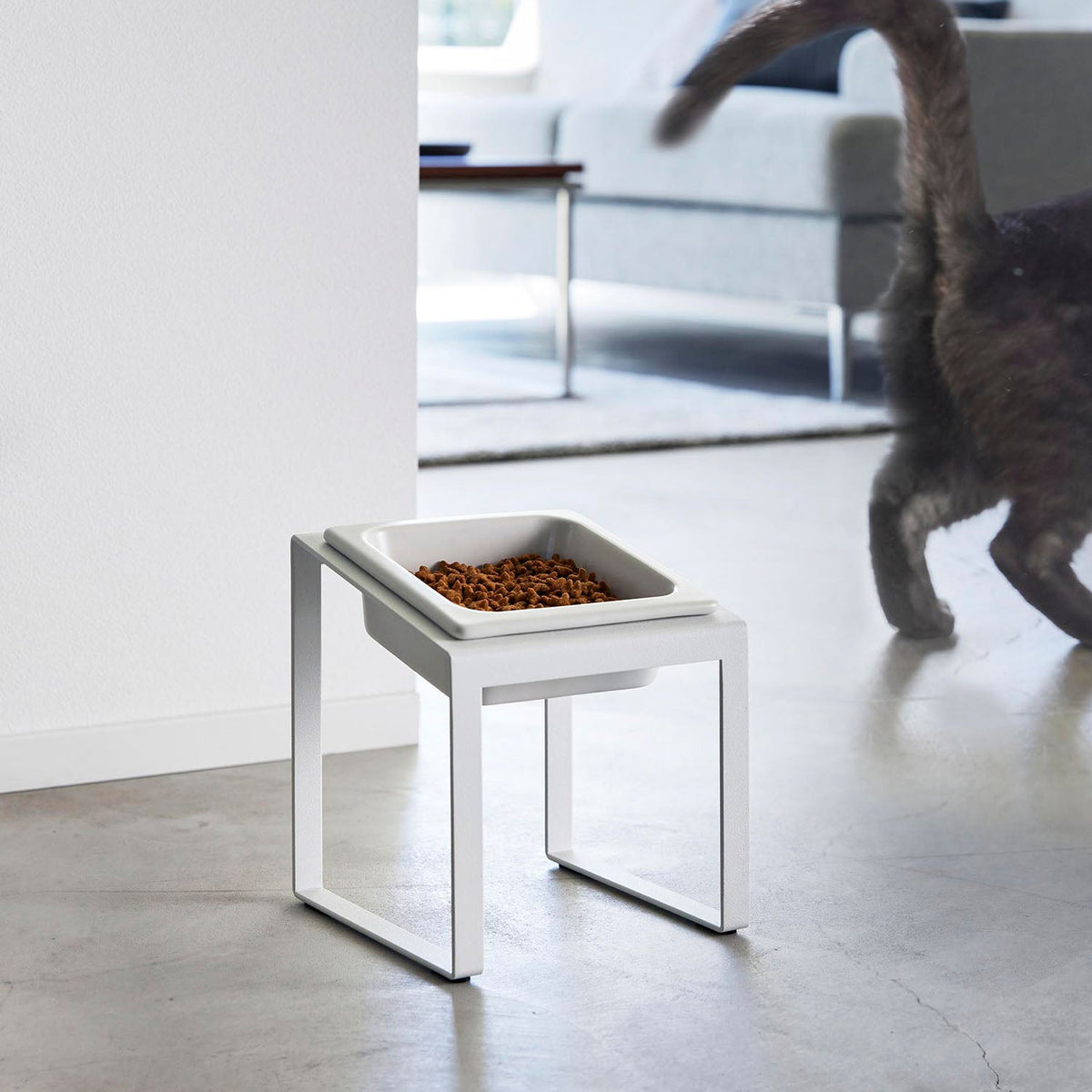 Yamazaki Nooks Slanted Pet Food Bowl Stand Nooks H17.6, Tall Slanted Stand With a Ceramic Bowl That Eases Mealtime for Tall Pets, 200 mL in the Stand and 300 mL Flat, 15 x 15.5 x 17.6 cm and 950 g, White or Black