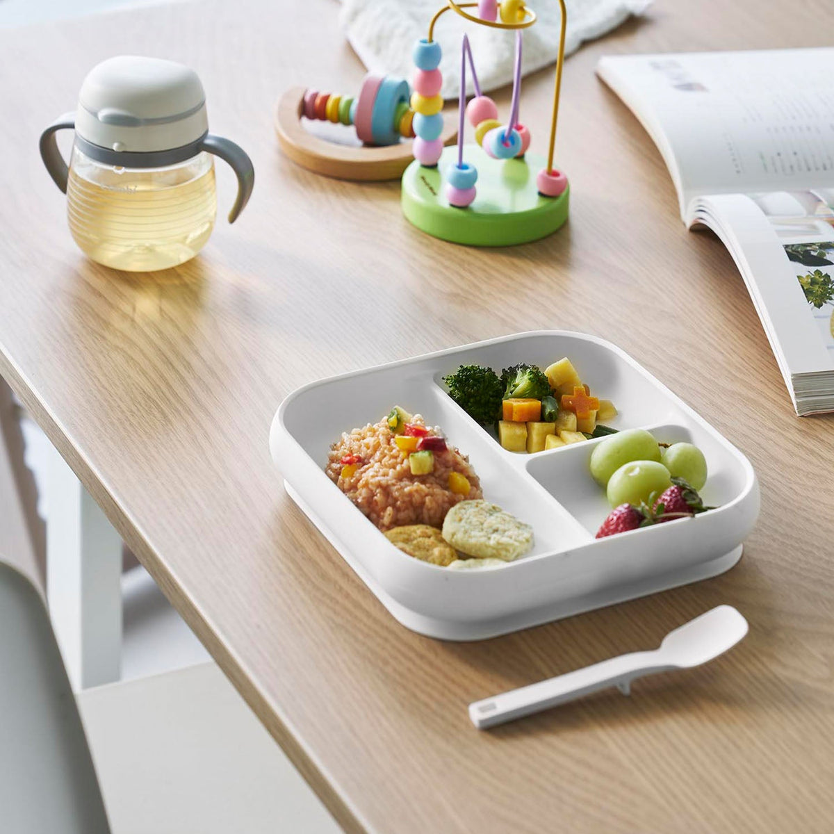 Yamazaki Tower Suction Silicone Baby Food Tray, Three-Section Silicone Baby Food Tray with a Suction Base and a Lipped Rim, 18 x 18 x 4.1 cm and 280 g, White or Black