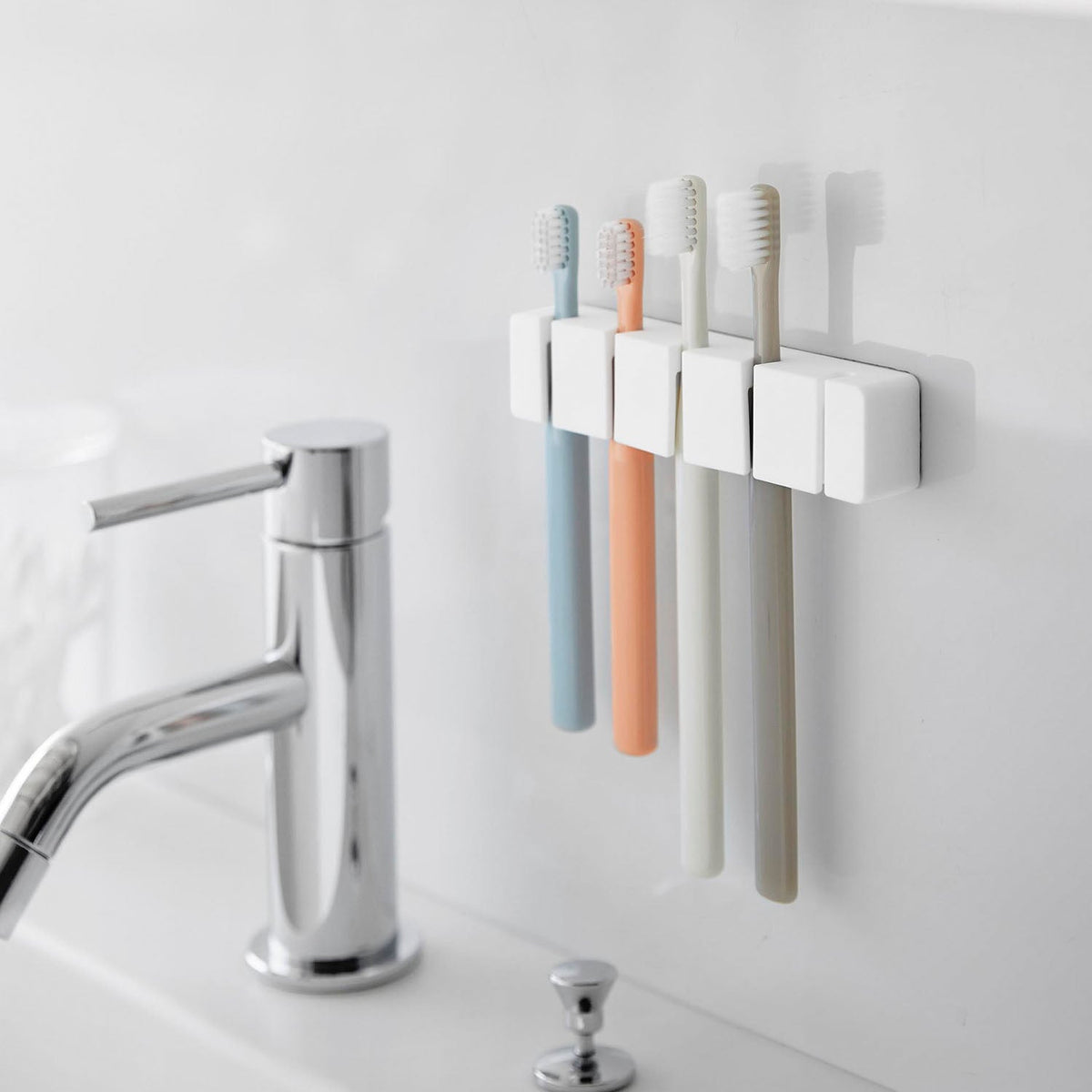 Yamazaki Tower Film-Hook Silicone Toothbrush Holder 5 Slots, Silicone Holder on a Film Hook With Five Slots that Holds Toothbrushes Firmly and Floats Them to Dry, Sticks to Tile and Glossy Walls, 11.9 x 2 x 2.7 cm and 55 g, White or Black