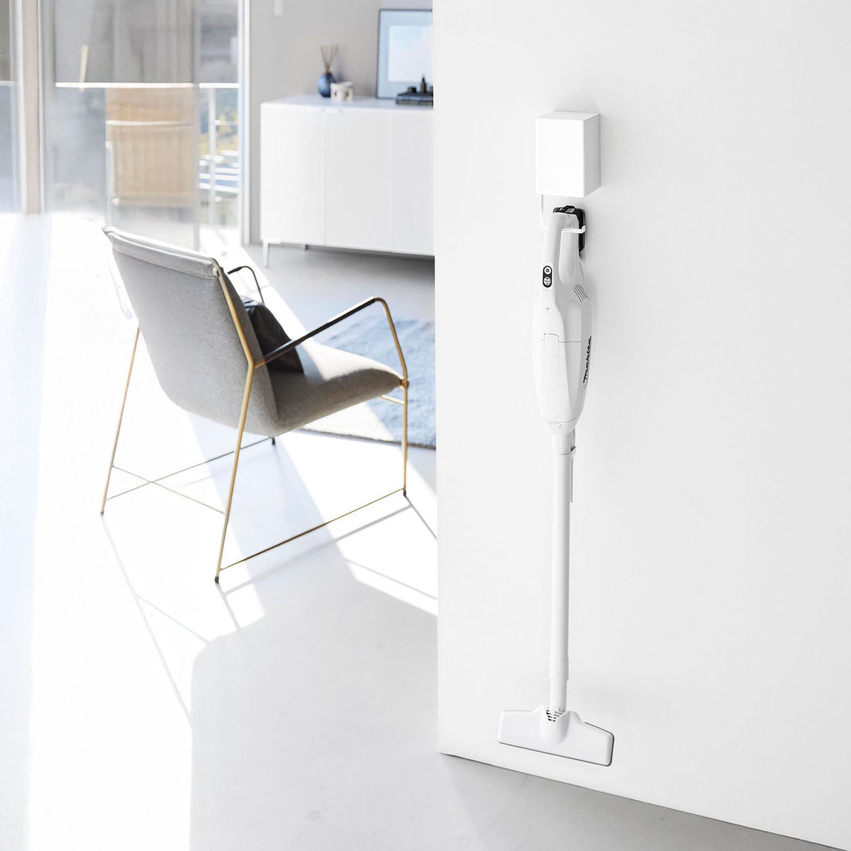 Yamazaki Tower Cordless Cleaner Wall Holder with Storage Box, Wall Holder that Hangs a Cordless Stick Vacuum Off the Floor with a Box for Paper Packs, 10.1 x 10.7 x 21.6 cm and 790 g, White or Black