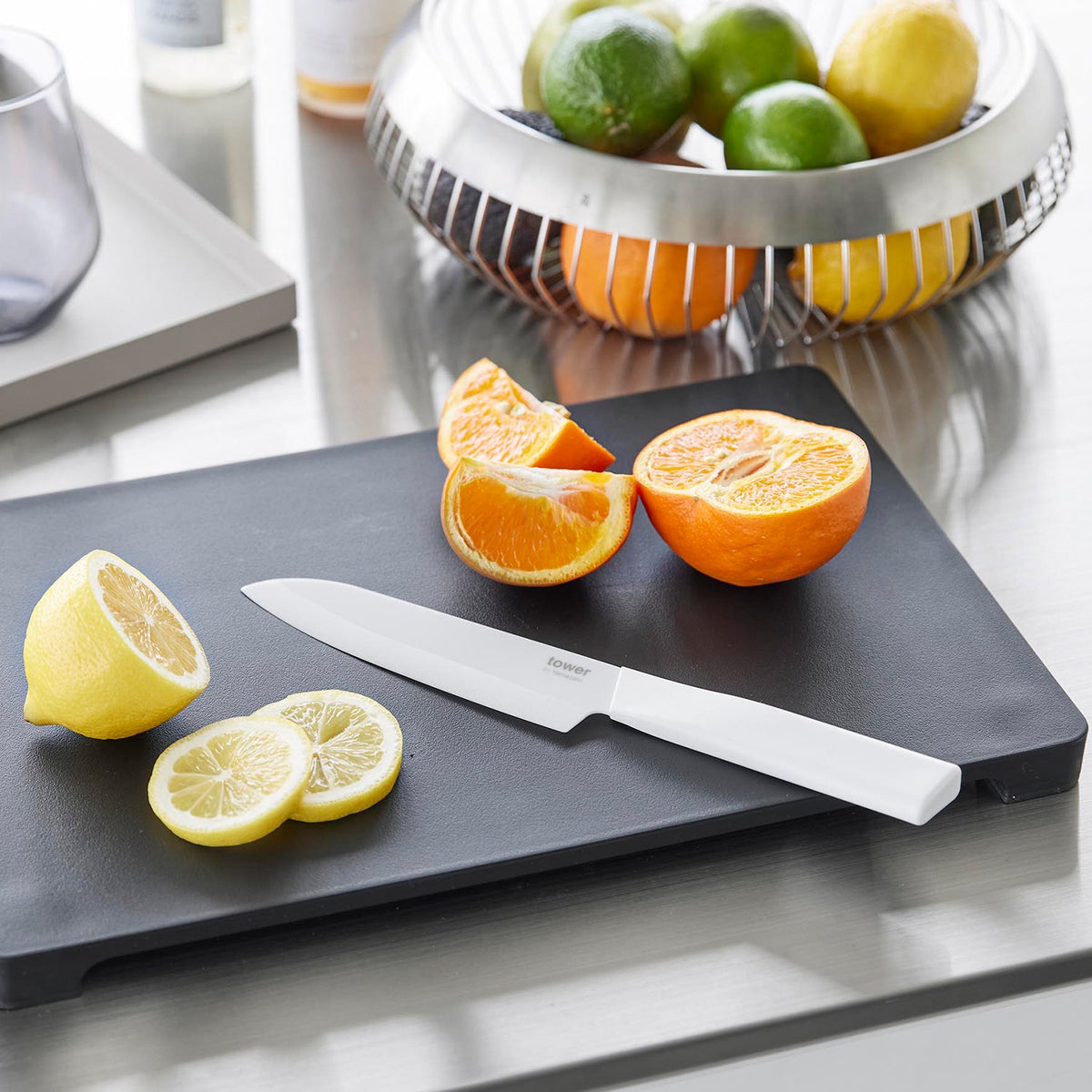 Yamazaki Tower Ceramic Petty Knife 13 cm, Japan-Made 13 cm Ceramic Petty Knife With a Zirconia Blade That Resists Wear and Does Not Rust, Cuts Fine Foods, Dishwasher Safe, 25.4 x 1.5 x 3.4 cm and 55 g, White or Black