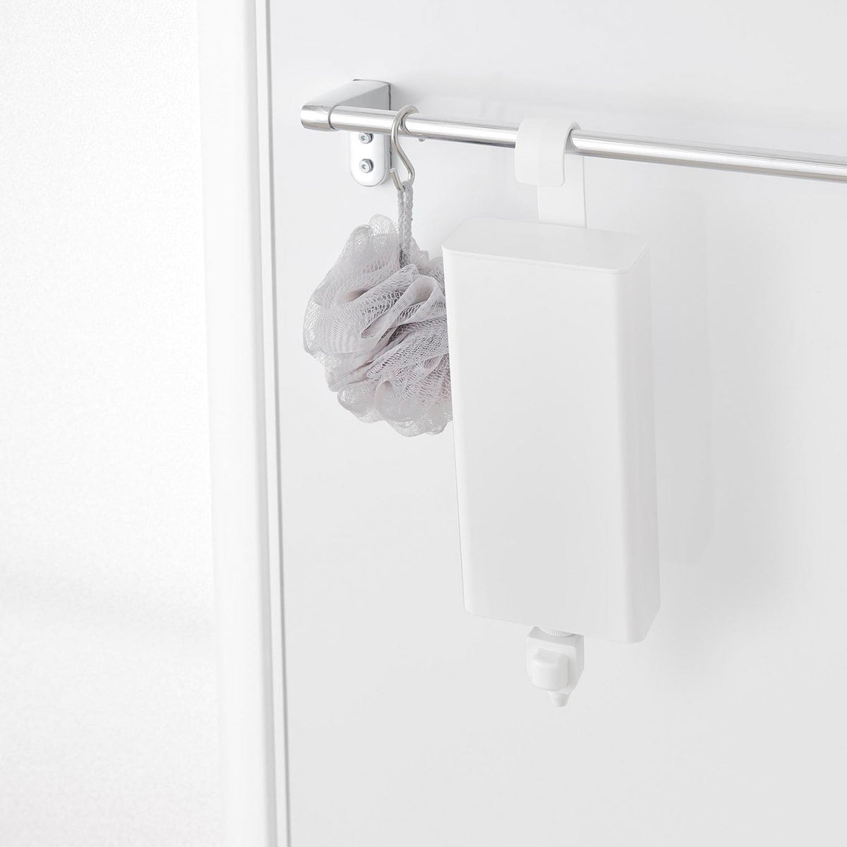 Yamazaki Tower Hook-On Refill Pouch Dispenser Holder L, Hook-On Holder that Hides a Refill Pouch With Its Pump Nozzle Out of the Bottom, Fits Pouches up to W10.5 x D5 x H19.7 cm, Size L, 11 x 6.7 x 31.3 cm and 260 g, White or Black