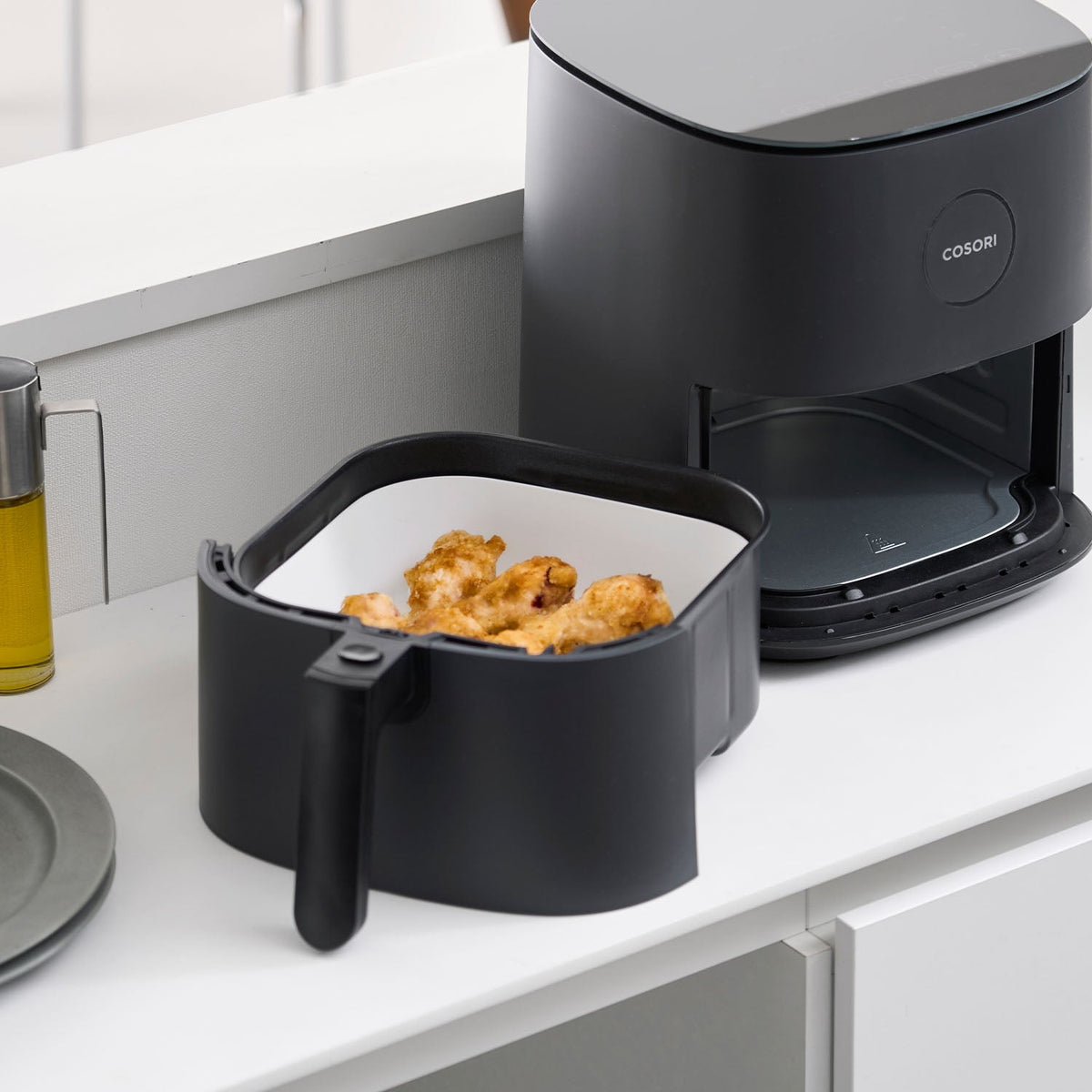 Yamazaki Tower Silicone Air Fryer Liner, 21 cm, Soft Silicone Liner with a Studded Base that Protects the Air Fryer Basket, 21 x 21 x 6 cm and 300 g, White or Black