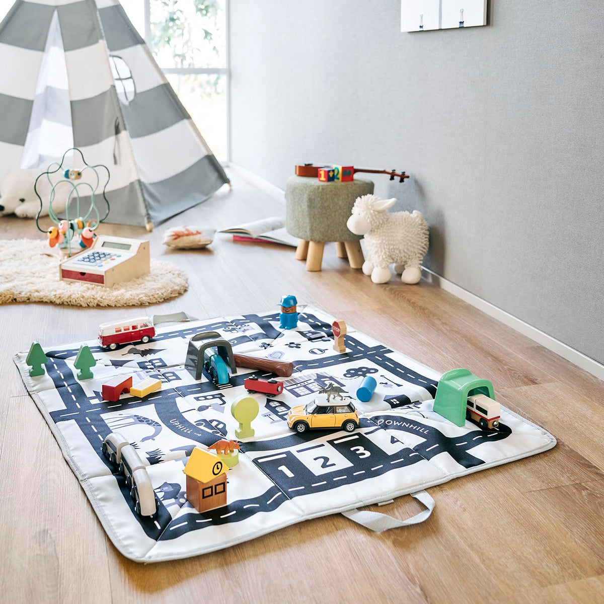 Yamazaki Tower Toy Storage Case that Opens into a Play Mat, Soft Toy Case that Opens Flat into a Printed Play Mat, Holds 3 kg, Case 42 x 28 x 25 cm; mat 89 x 76 x 0.5 cm and 735 g, Light Gray