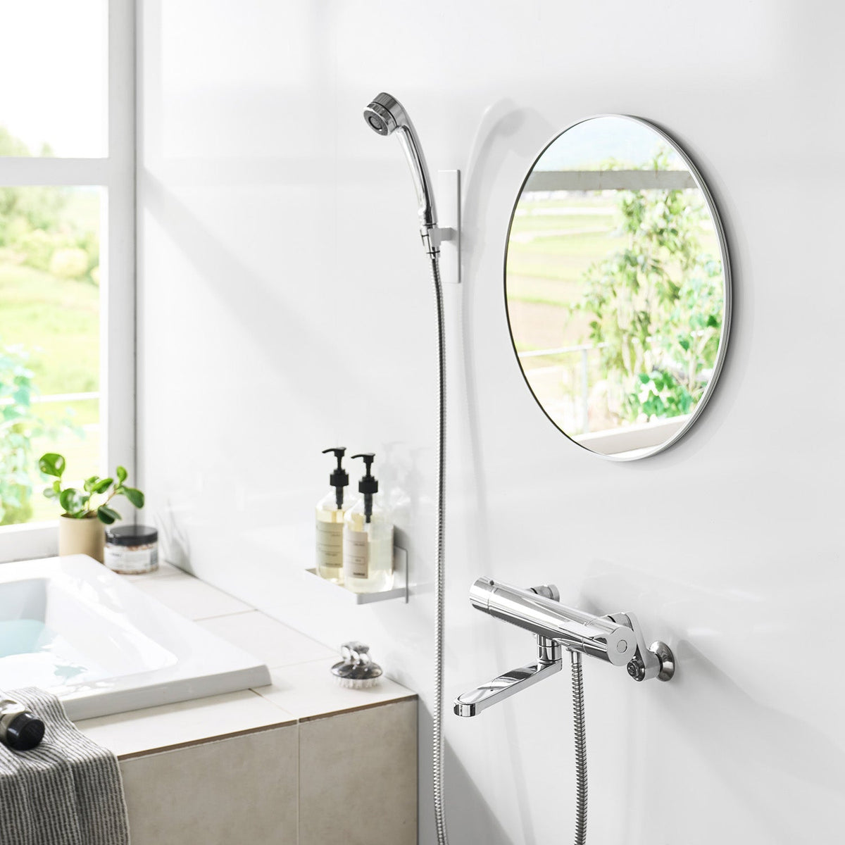 Yamazaki Tower Magnetic Bathroom Resin Mirror Round 42 cm, Large 42 cm Round Resin Mirror That Sticks Where You Like on a Steel Bathroom Wall, Hard to Break, Lifts Off by a Finger Gap, 42.3 x 1.4 x 42.3 cm and 1600 g, White or Black