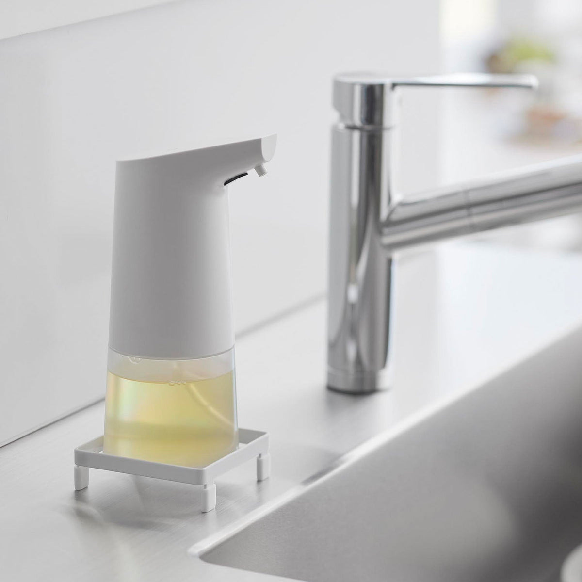 Yamazaki Tower Soap Dispenser Rack, Slim Steel Rack That Lifts a Soap Dispenser with a 6 to 8.5 cm Base off the Counter to Stop Slime and Water Marks, 9.2 x 9.4 x 2.7 cm and 95 g, White or Black