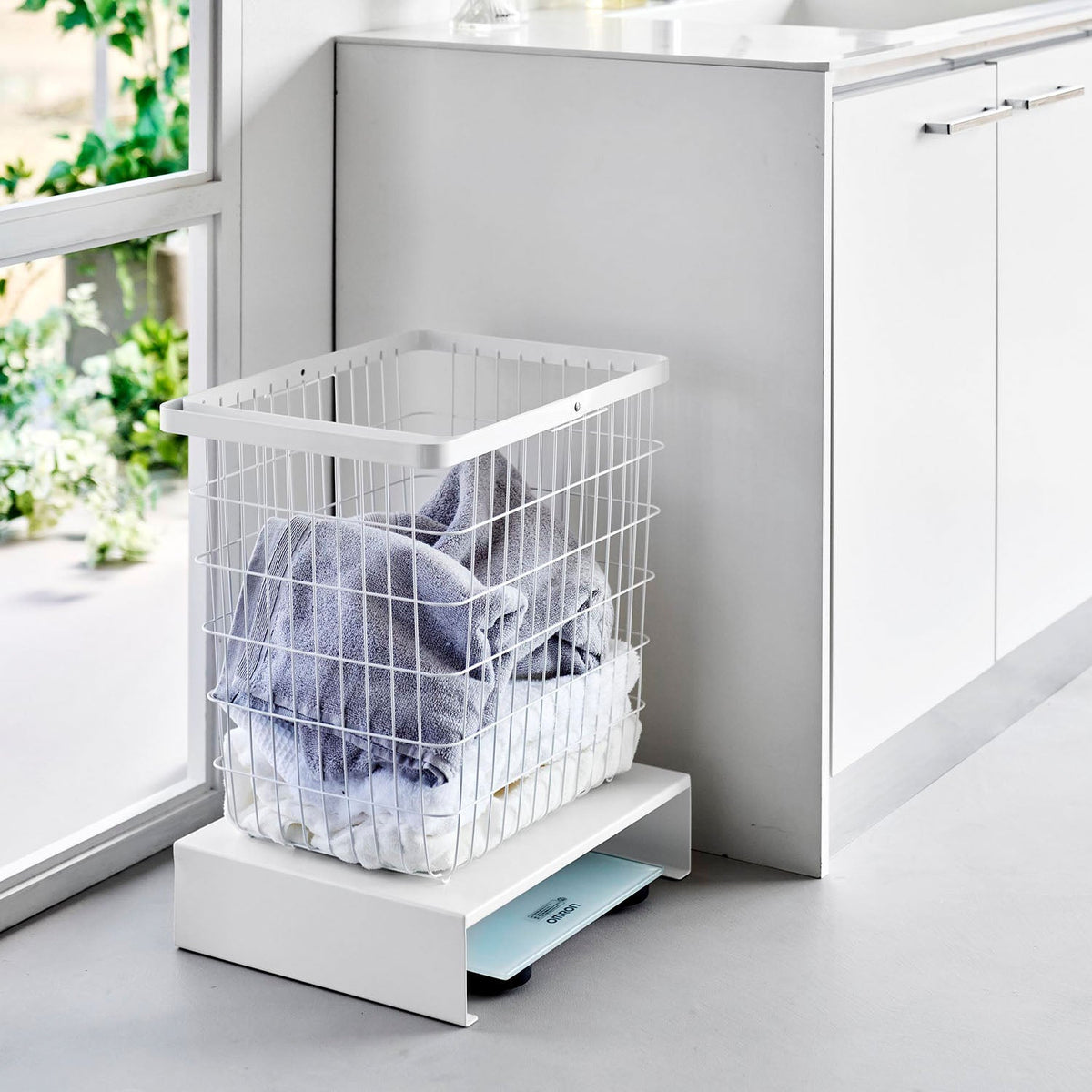 Yamazaki Tower Rack for Over a Bathroom Scale, Steel Bridge Shelf that Sits Over a Bathroom Scale and Holds 5 kg, 38.2 x 30 x 9.3 cm and 1900 g, White or Black
