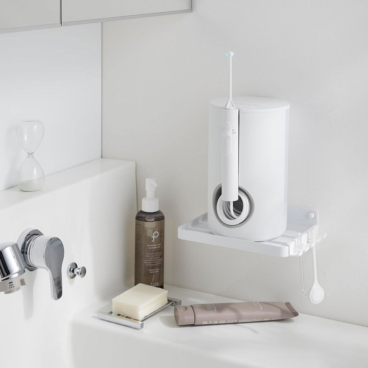 Yamazaki Tower Wall-Mounted Rack for a Water Flosser, Wall Rack That Floats a Tank-Type Water Flosser Off the Counter, Spare Nozzle Holder Included, Plasterboard Pins Supplied, Holds 2 kg, 18 x 12.5 x 6.5 cm and 410 g, White or Black