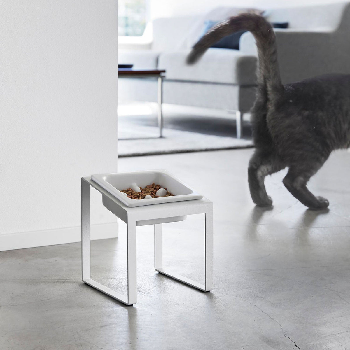 Yamazaki Nooks Slanted Slow-Feeder Pet Bowl Stand Nooks H17.6 Single, Tall Slanted Stand With a Bumped Ceramic Bowl That Slows Fast Eaters and Is Easy on Tall Pets, 180 mL in the Stand, 280 mL Flat, 15 x 15.5 x 17.6 cm and 950 g, White or Black