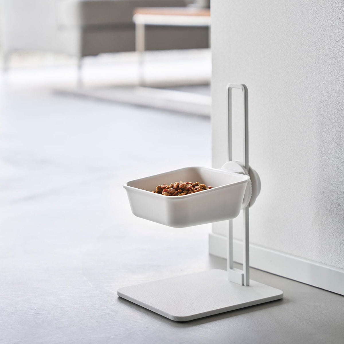 Yamazaki Nooks Height-Adjustable Pet Food Bowl Stand Nooks, Pet Bowl Stand That Sets Its Height Finely to Your Pet and Keeps Mealtime Easy on the Back and Neck, Grows With Your Pet, 350 mL Bowl, 14 x 16.5 x 27.3 cm and 1185 g, White or Black