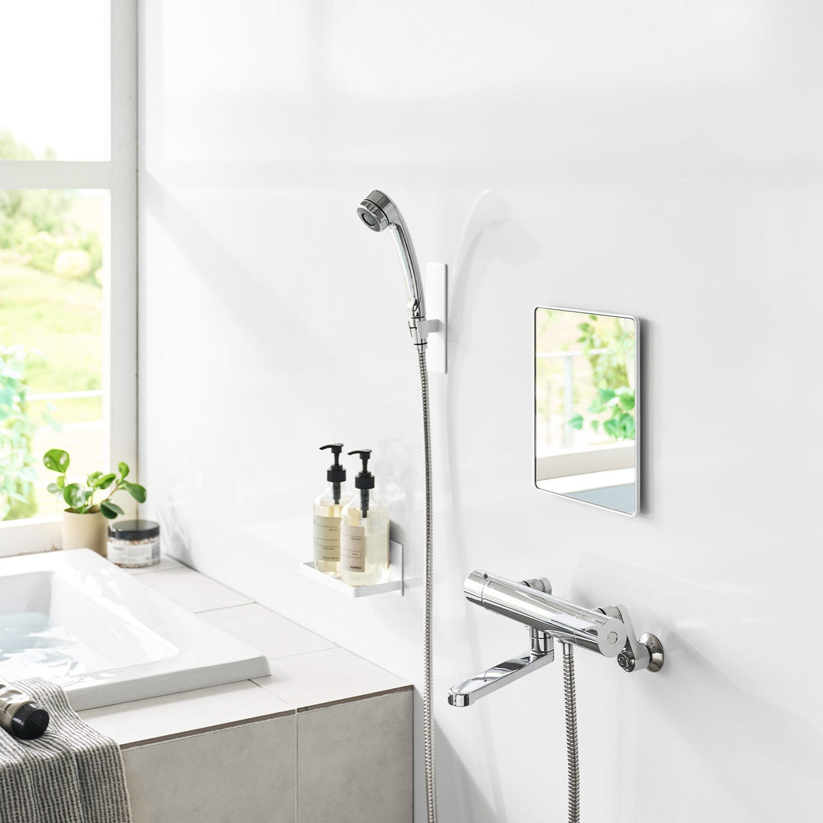 Yamazaki Tower Magnetic Bathroom Mirror Square, Square Magnetic Mirror That Sticks Where You Like on a Steel Bathroom Wall and Lifts Off by a Finger Gap, Anti-Fog Film Keeps It Clear, 3 mm Glass, 20.5 x 1.4 x 24.5 cm and 650 g, White or Black