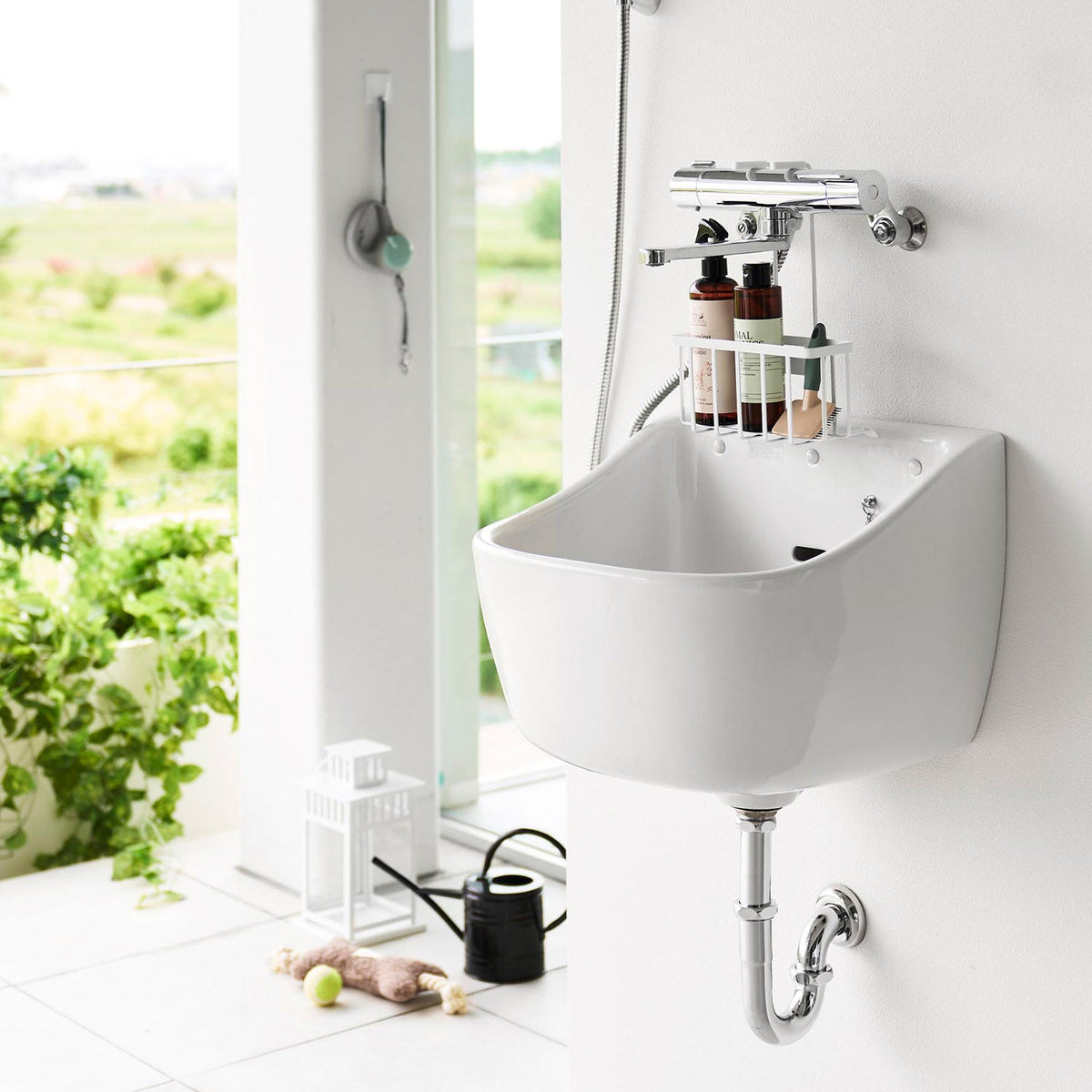 Yamazaki Tower Faucet-Hook Storage Rack, Wire Rack That Hooks Over a Utility Sink Faucet for Bottles and Sponges, 20.3 x 10.6 x 28 cm and 350 g, White or Black