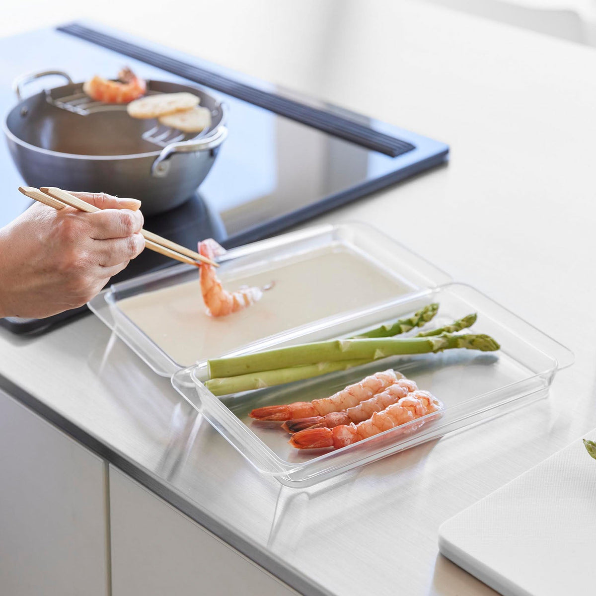Yamazaki Tower Connecting Microwave-Safe Prep Trays, Shallow, Set of 2, Two Clear Prep Trays that Hook Together, Microwave and Dishwasher Safe, 14 x 25.9 x 2.2 cm each and 110 g, Clear