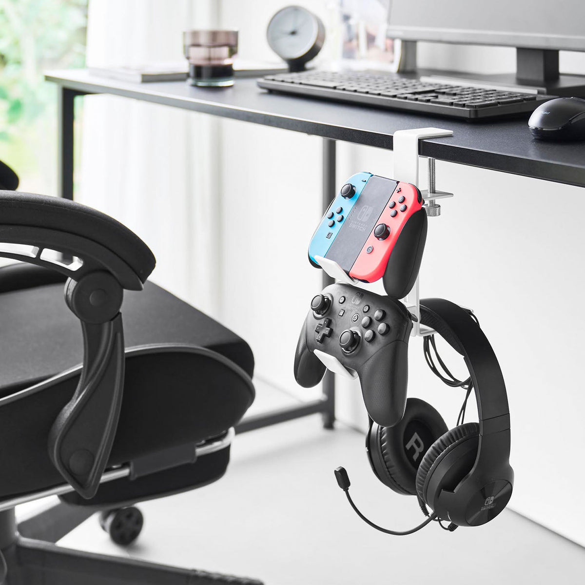 Yamazaki Smart Desk-Side Game Controller and Headset Rack, Clamp-On Rack for Game Controllers and a Headset at the Side of a Desk, Body 3.5 x 17 x 20 to 23.2 cm and 640 g, White or Black