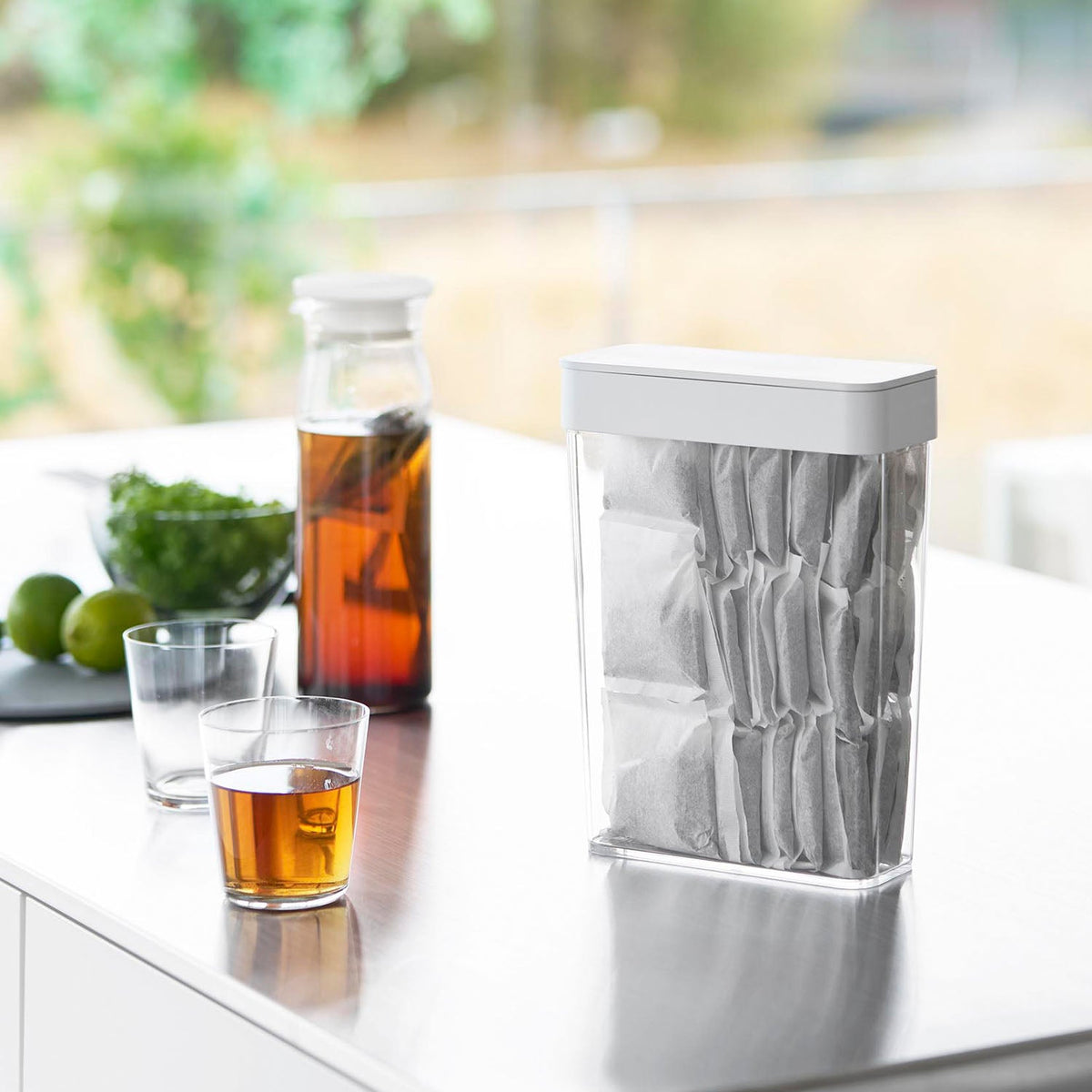 Yamazaki Tower Slim Airtight Storage Case 2.3 L, Slim Sealed Case of 2.3 L with a Wide Opening that Takes a Whole Pack of About 54 Barley Tea Bags, 18.5 x 8.6 x 25 cm and 480 g, White or Black