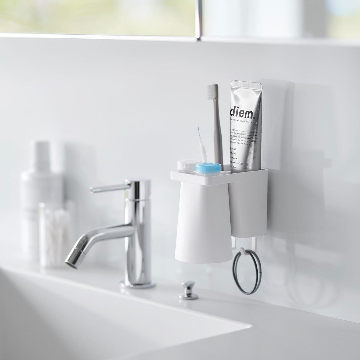 Yamazaki Tower Film-Hook Solo Toothbrush Holder with Magnetic Tumbler, Film-Hook Holder for a Single Brushing Kit with a Magnetic Tumbler that Floats Off the Basin, Two Hooks Included, 7 x 12 x 10.4 cm and 155 g, White or Black
