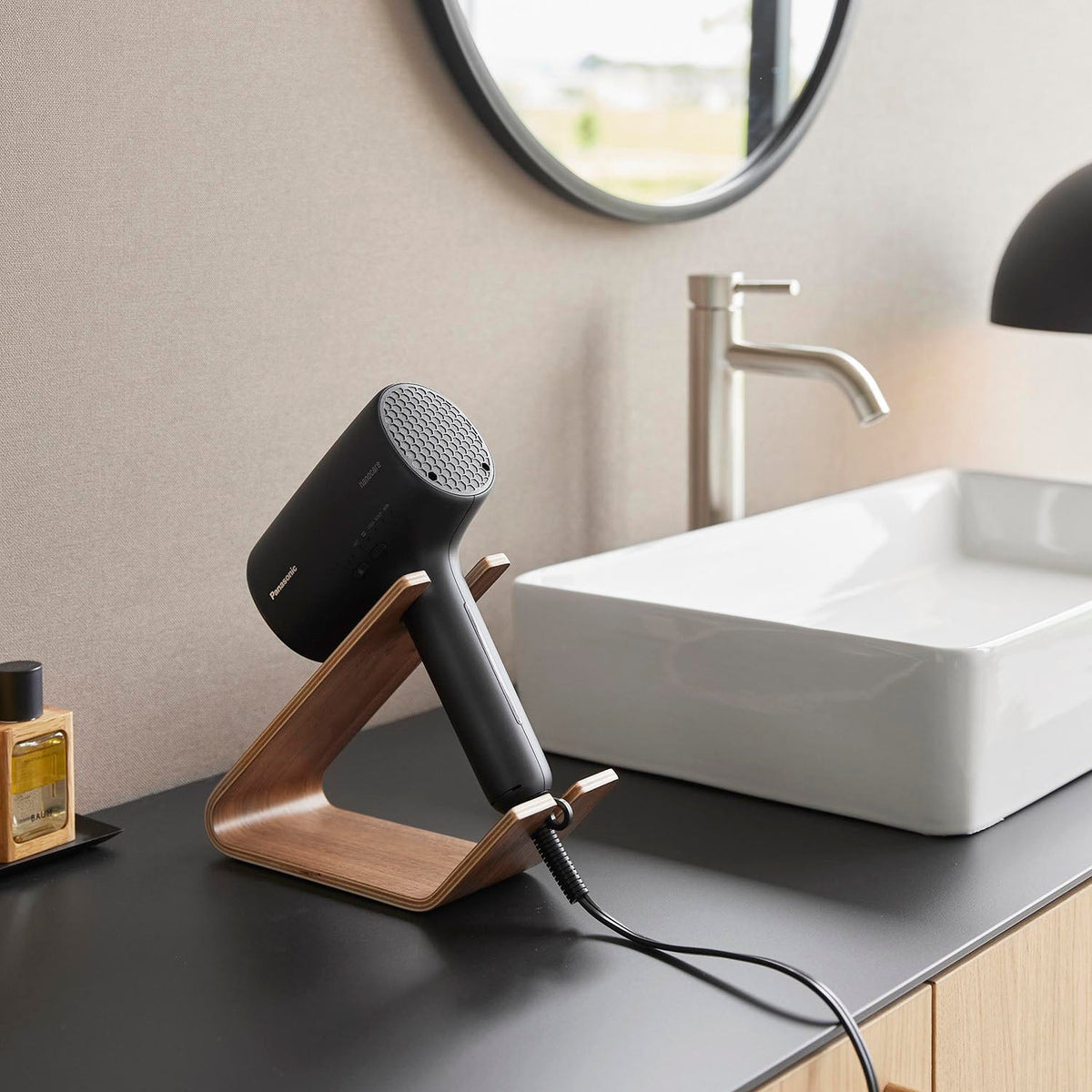 Yamazaki Rin Hair Dryer and Hair Iron Stand, Curved Natural Wood Stand for a Hair Dryer and Hair Iron on a Vanity, 8.5 x 21.7 x 17.1 cm and 180 g, Brown or Natural