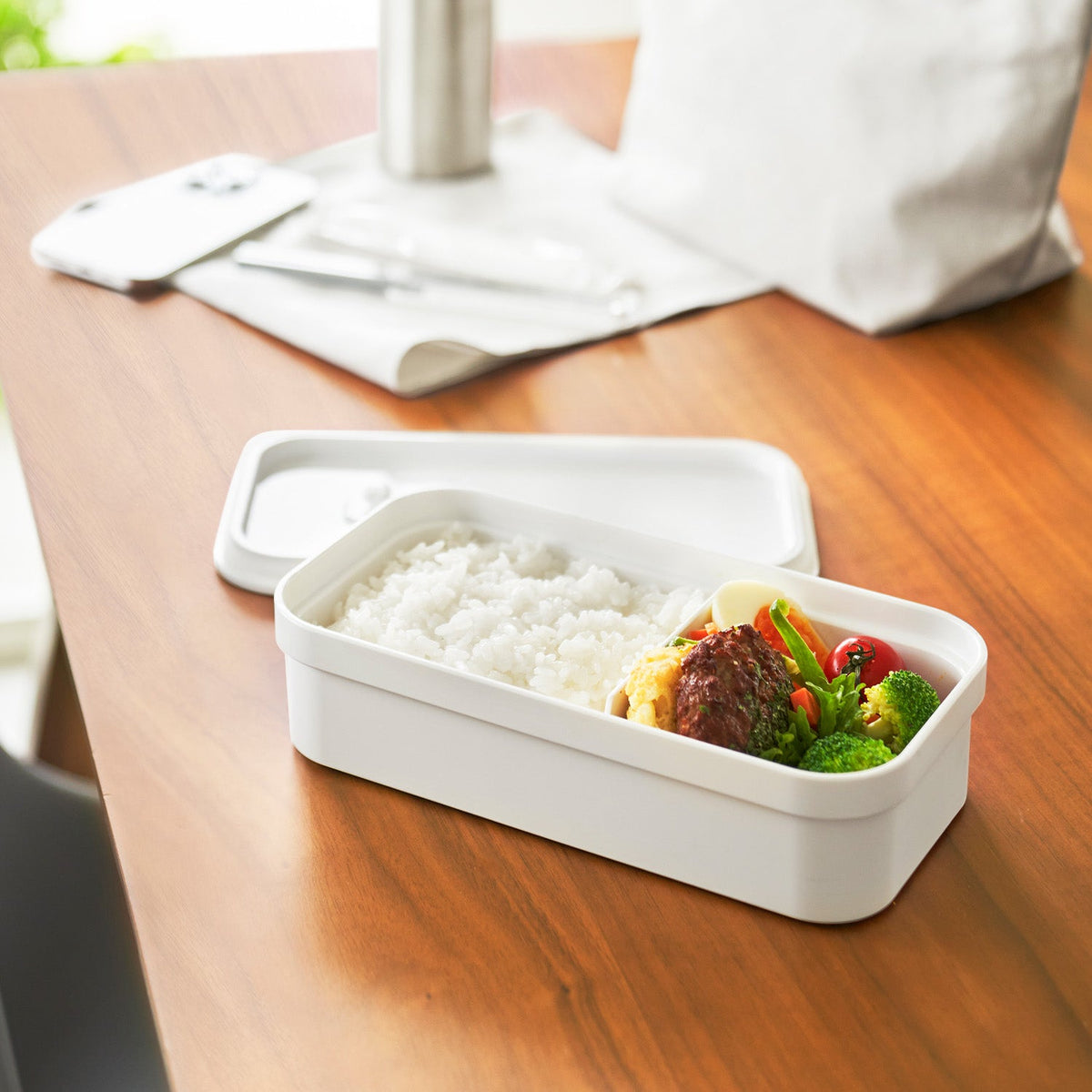 Yamazaki Tower Divided Airtight Lunch Box 750 mL for Frozen Rice Colander, 750 mL Divided Airtight Lunch Box with a Push Valve that Takes the Frozen Rice Colander, Microwave Safe, 23.4 x 12.2 x 5.6 cm and 295 g, White or Black