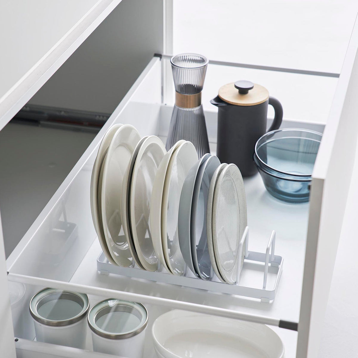 Yamazaki Tower Plate Stand, Steel Stand That Holds Plates Upright So You Can Take One Out with One Hand, plates 18 to 30 cm across and up to 4 cm high, 32 x 11 x 9 cm and 650 g, White or Black
