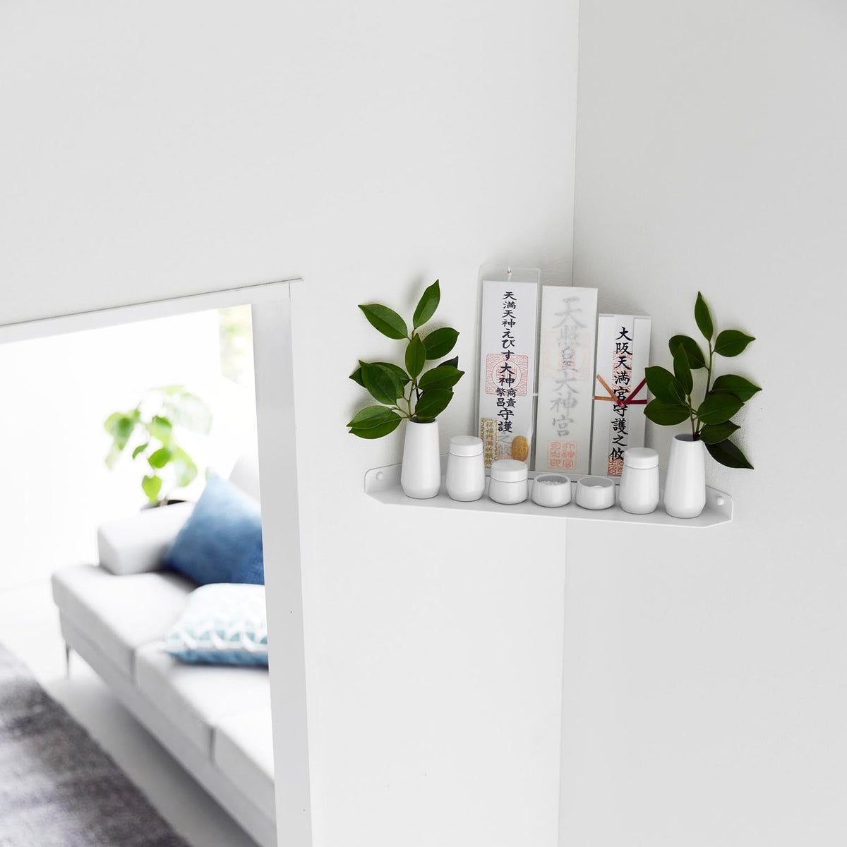Yamazaki Tower Wall Corner Shrine Shelf for Plasterboard Walls, Compact Corner Shelf Fixed With Plasterboard Pins and a Stand That Holds a Shrine Talisman Steadily, 32 cm Corner Fit, Holds 3 kg, 32 x 32 x 3 cm and 25.6 x 3 x 10.9 cm and 920 g, White