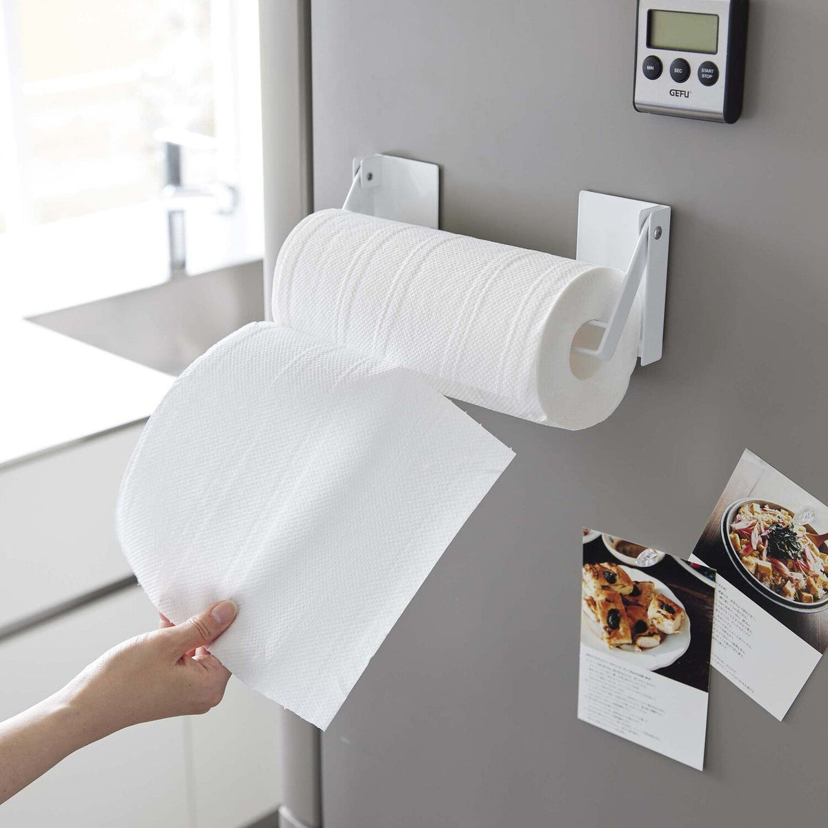 Yamazaki Tower Magnetic Pinch-Type Kitchen Paper Holder, Pair of Magnetic Brackets that Hold a Kitchen Paper Roll and Cut with One Hand, 7.5 x 2.2 x 9.7 cm each and 400 g, White or Black