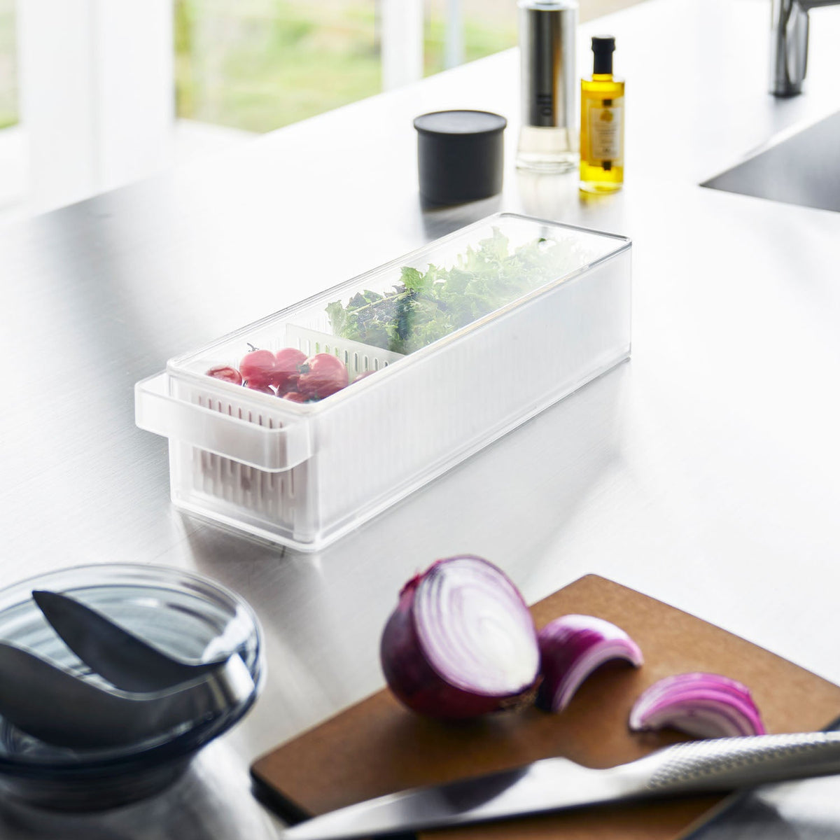Yamazaki Tower Long Fridge Colander Bowl with Lid and Divider, Long Container with a Draining Colander, Lid and Divider for Fridge Storage of Vegetables and Fruit, Container 37.5 x 11 x 8.5 cm; colander 34 x 10 x 7.5 cm and 600 g, White or Black