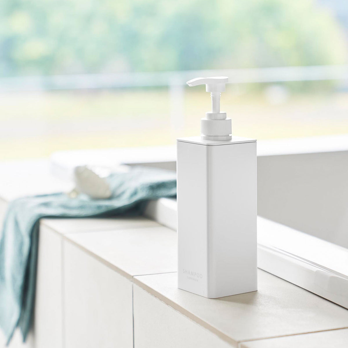 Yamazaki Tower Large-Dose Soap Dispenser, 500 mL Refillable Dispenser That Gives 3.6 cc a Push, 7 x 7.5 x 24 cm and 225 g, Shampoo White or Shampoo Black or Conditioner White or Conditioner Black or Body Soap White or Body Soap Black