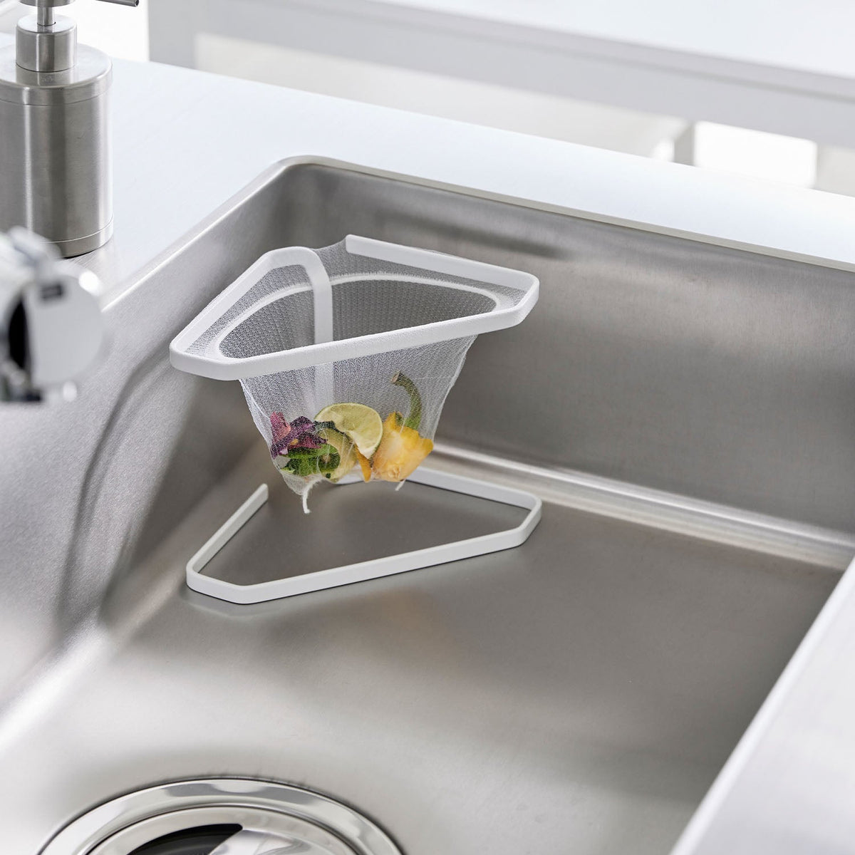 Yamazaki Tower Sink Corner Net Holder, Stainless Steel, Triangular Stainless Steel Frame That Holds a Drain Net or Poly Bag in a Sink Corner, Rust-Resistant, Simple to Wash, Four Cushions Included, 20.6 x 10.8 x 15 cm and 250 g, White or Black
