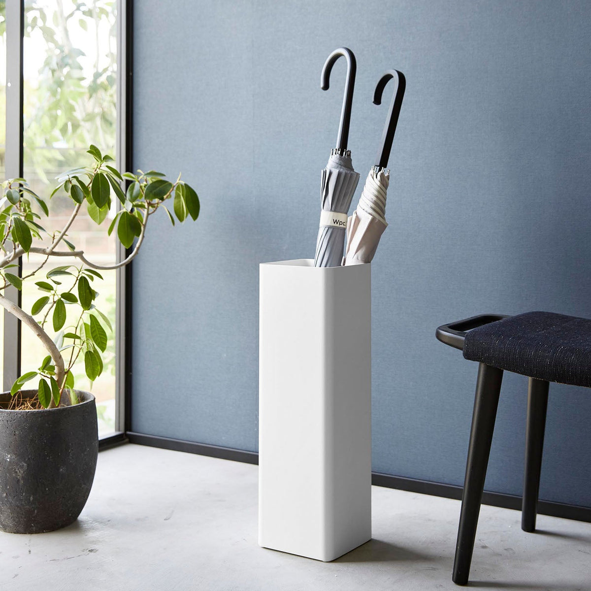 Yamazaki Smart Umbrella Stand Square, Tall 48 cm Steel Umbrella Stand That Holds 16 Umbrellas Steadily and Has a Removable Water Tray for Easy Cleaning, 15 cm Square, 15 x 15 x 48 cm and 2400 g, White or Black