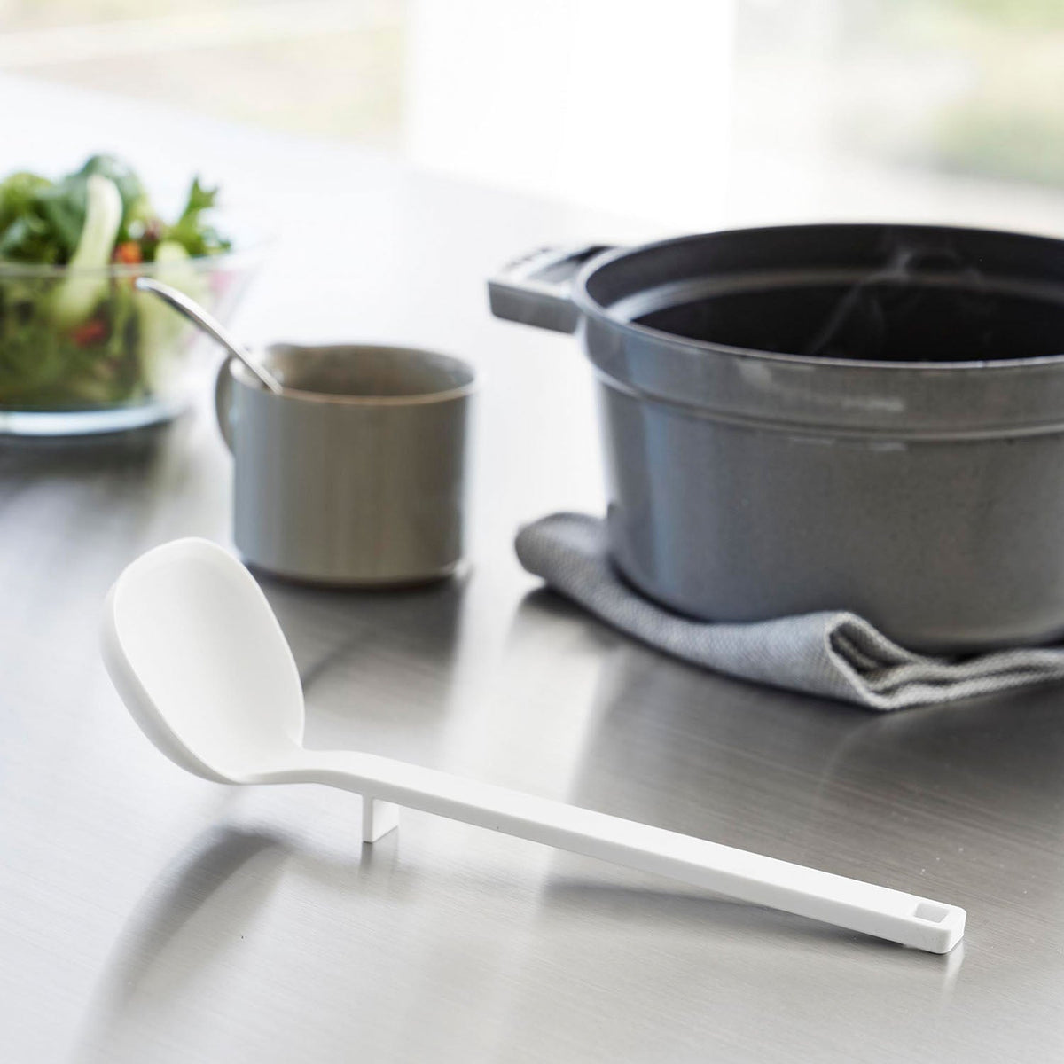 Yamazaki Tower Silicone Ladle S, Compact 23.5 cm Silicone Ladle With a 30 mL Scoop That Rests With Its Tip Lifted and Fits Pots and Pans Well, Heat Safe to 220 C, Dishwasher Safe, 7 x 6.5 x 23.5 cm and 50 g, White or Black