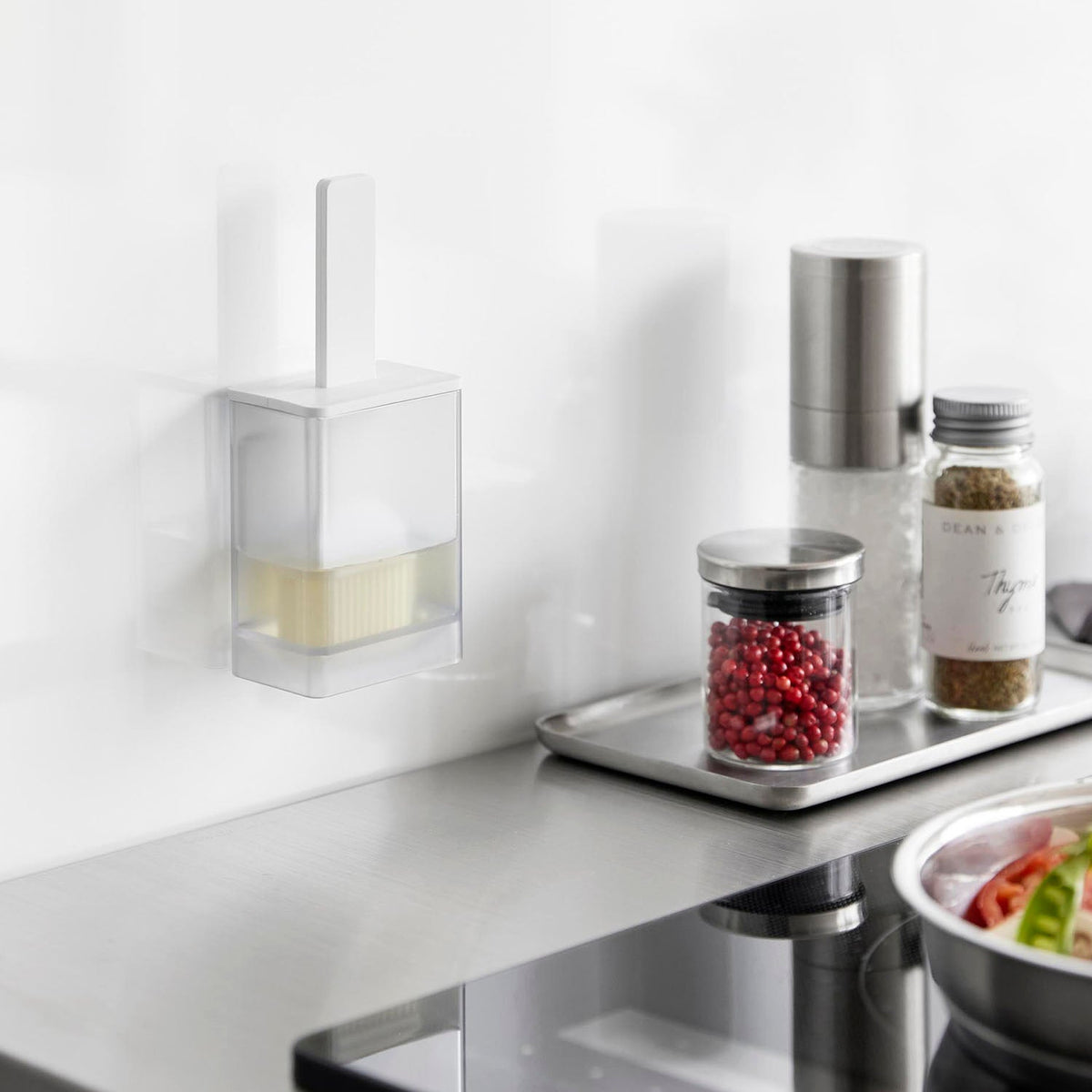 Yamazaki Tower Magnetic Oil Brush, 100 mL Oil Pot With a Silicone Brush That Sticks by Magnet to a Wall Near the Stove and Spreads a Thin Layer, Brush Heat Safe to 250 C, Dishwasher Safe, 6 x 4.2 x 14.4 cm and 95 g, White or Black
