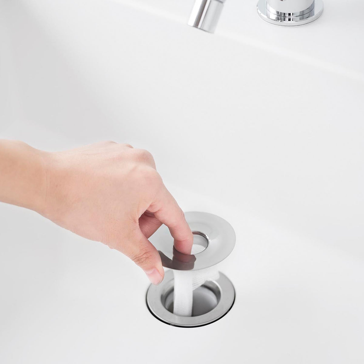 Yamazaki Tower Washbasin Drain Net Holder, Stainless Holder That Sets a Net in a Washbasin Drain by Turning the Ring and Clears Hair Clogs, Easy to Remove and Rinse, 6.4 cm Wide, 6.4 x 6.4 x 1.6 cm and 30 g, Silver