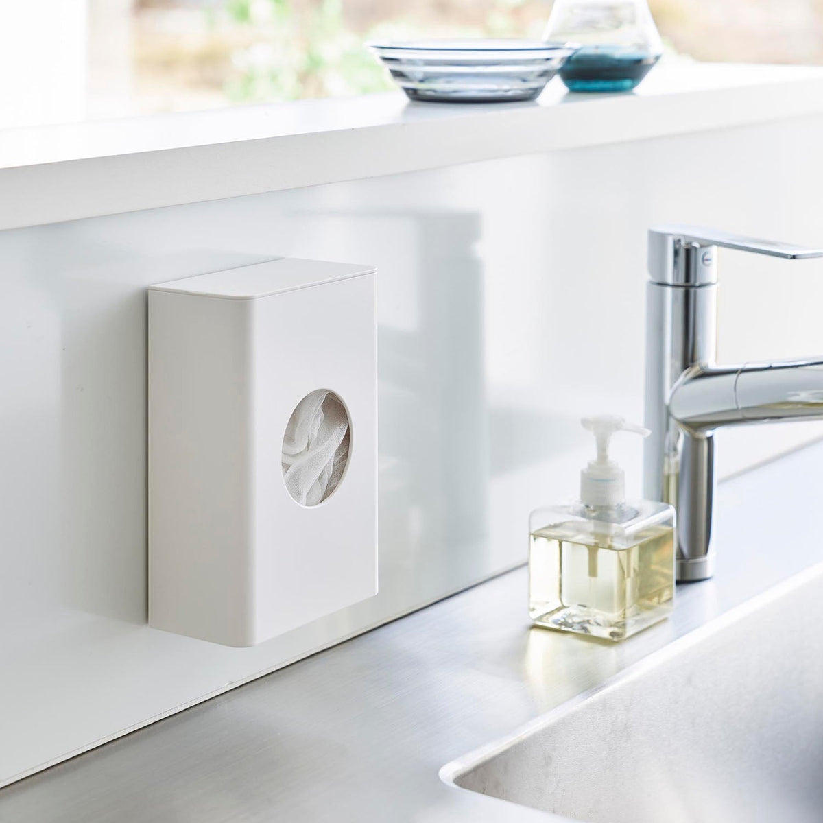 Yamazaki Tower Magnetic Drain Net Holder, Magnetic Box That Sticks to a Refrigerator and Holds About 80 Sink Drain Nets, Pull One From the Round Window, 12.2 x 6.7 x 17.7 cm and 235 g, White or Black