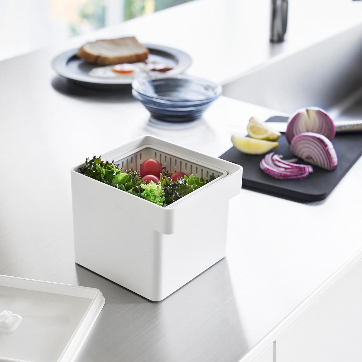 Yamazaki Tower Airtight Container with Colander, Microwave and Dishwasher Safe, Airtight Container 1.5 L with a Colander Insert for Washing and Storing Vegetables, Push-Valve Lid, Microwave Safe, 13.6 x 15.1 x 11 cm and 350 g, White or Black