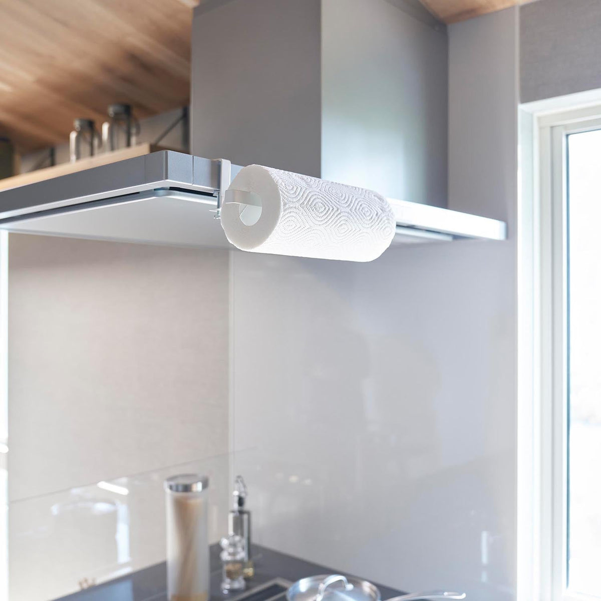 Yamazaki Tower Range Hood Side Kitchen Paper Holder, Holder That Clamps Onto a Range Hood Where You Like and Holds a Kitchen Paper Roll up to 11 cm Across, Screws Tighten It Firmly, Holds 500 g, 26 x 9.5 x 6.3 cm and 240 g, White or Black
