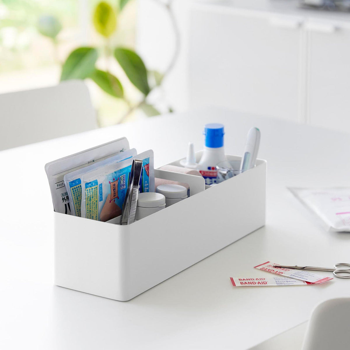 Yamazaki Tower Slim Storage Box with Handle, Slim Steel Box With a Carry Handle and Two Magnetic Dividers You Move Freely to Sort Medicine, Make-Up and Small Items, Easy to Carry Around, 32 x 10 x 9.6 cm and 865 g, White or Black